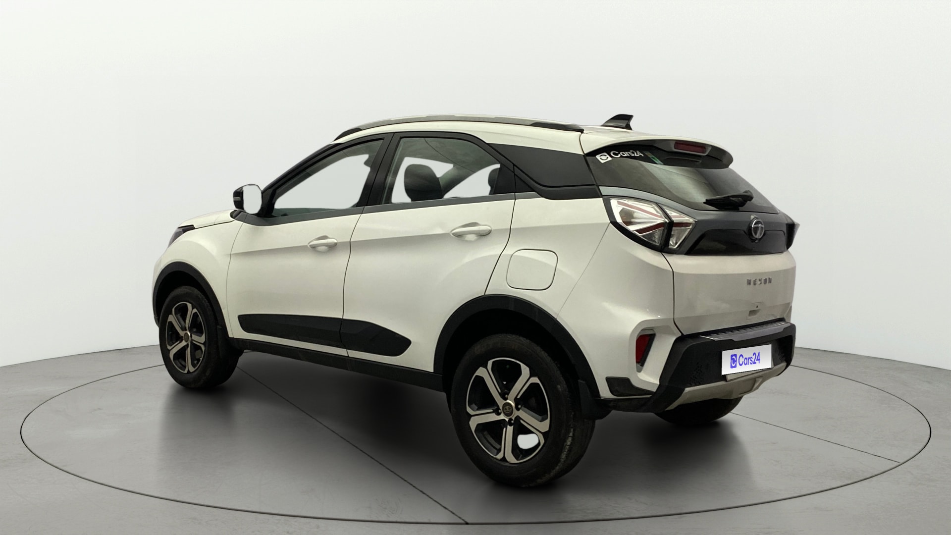 View 2022 Tata Nexon Revotron XE Image 2 Used 2022 Tata Nexon Revotron XE Image 2