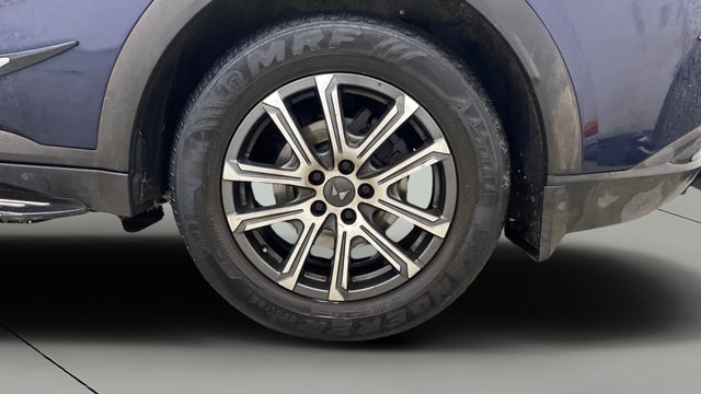 View Mahindra XUV700 Image 8 Used Mahindra XUV700 Image 8