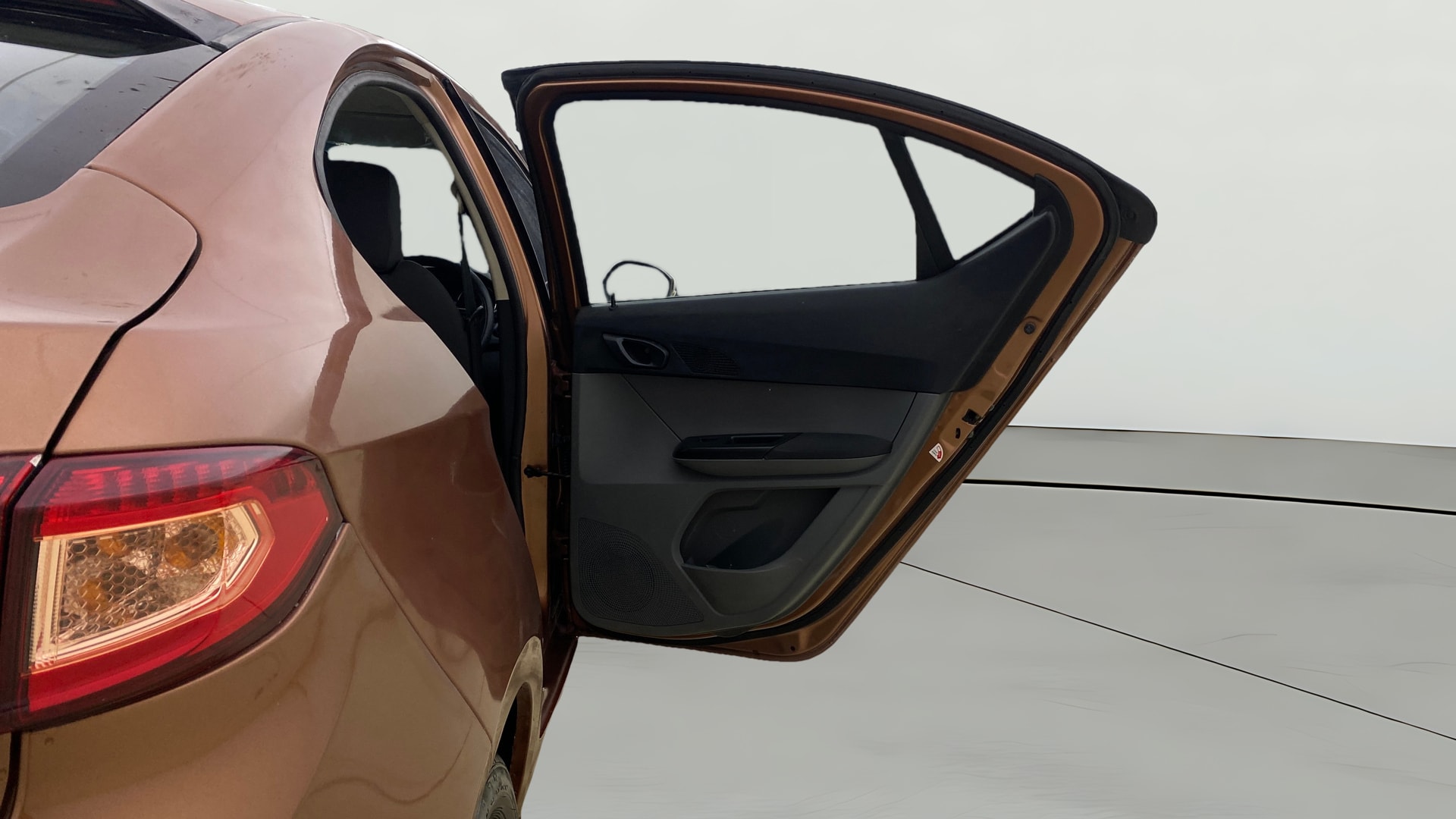 View 2018 Tata Tigor XT Petrol Image 7 Used 2018 Tata Tigor XT Petrol Image 7