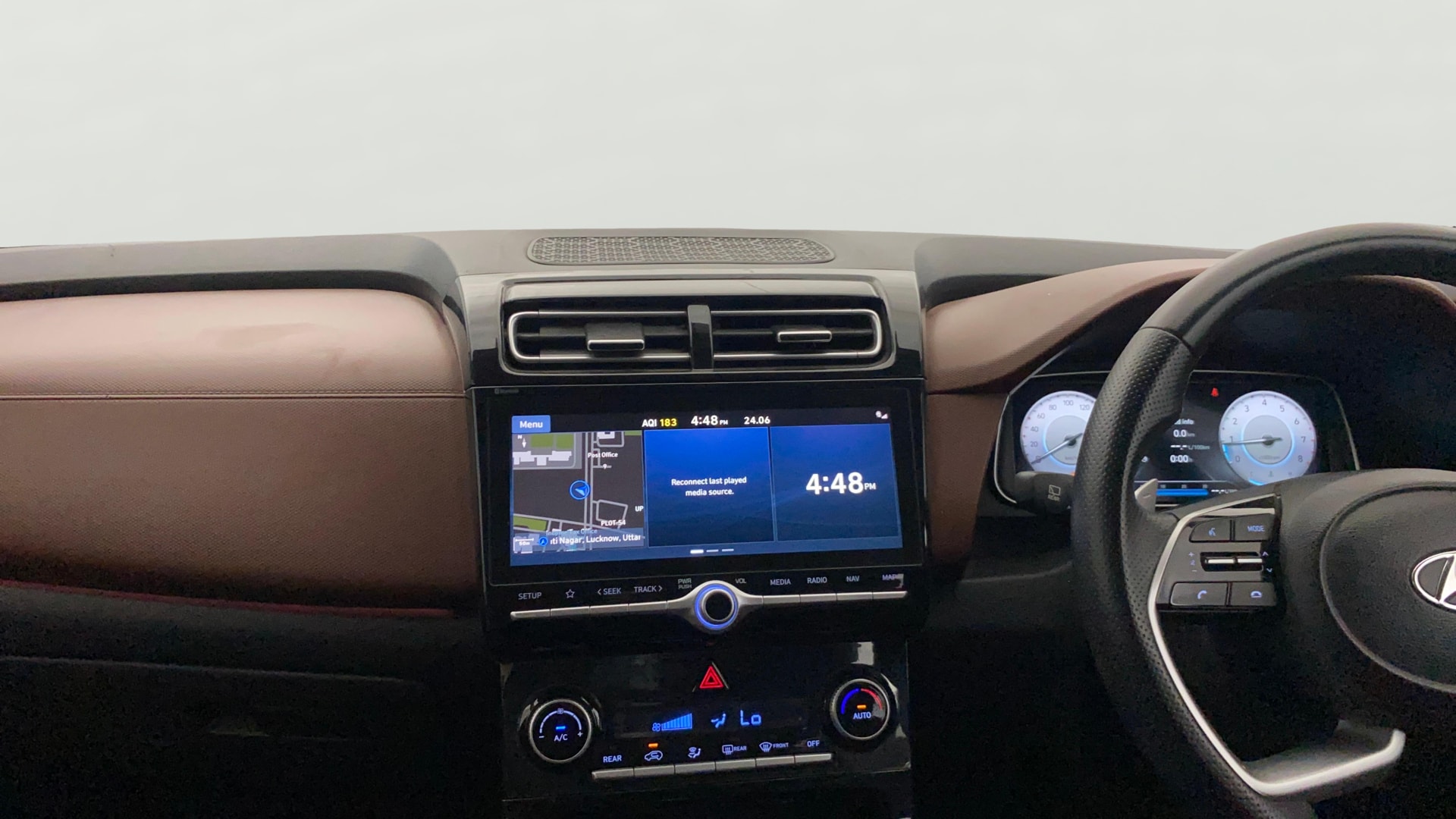 View 2022 Hyundai Alcazar Prestige 6 Seater MT Petrol Image 34 Used 2022 Hyundai Alcazar Prestige 6 Seater MT Petrol Image 34