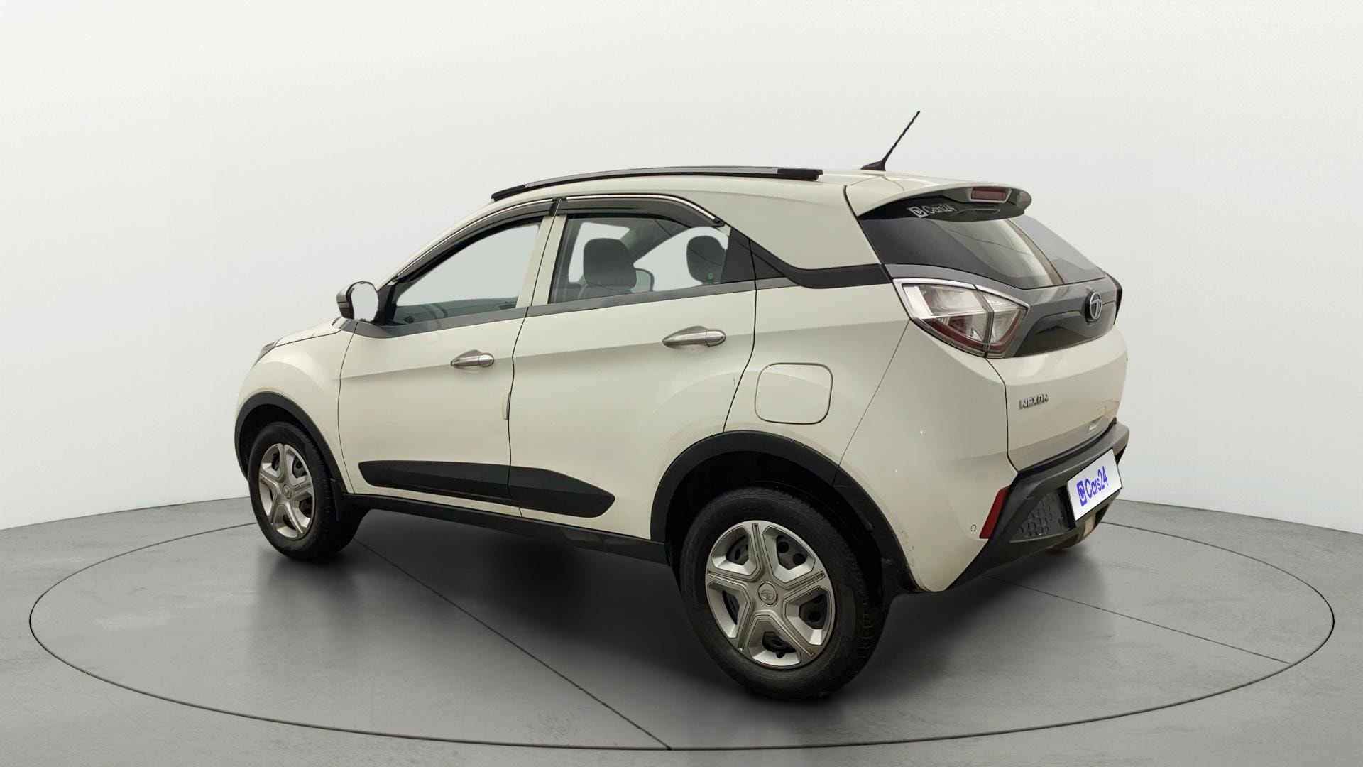 View 2019 Tata Nexon Revotron XMA AMT Image 2 Used 2019 Tata Nexon Revotron XMA AMT Image 2