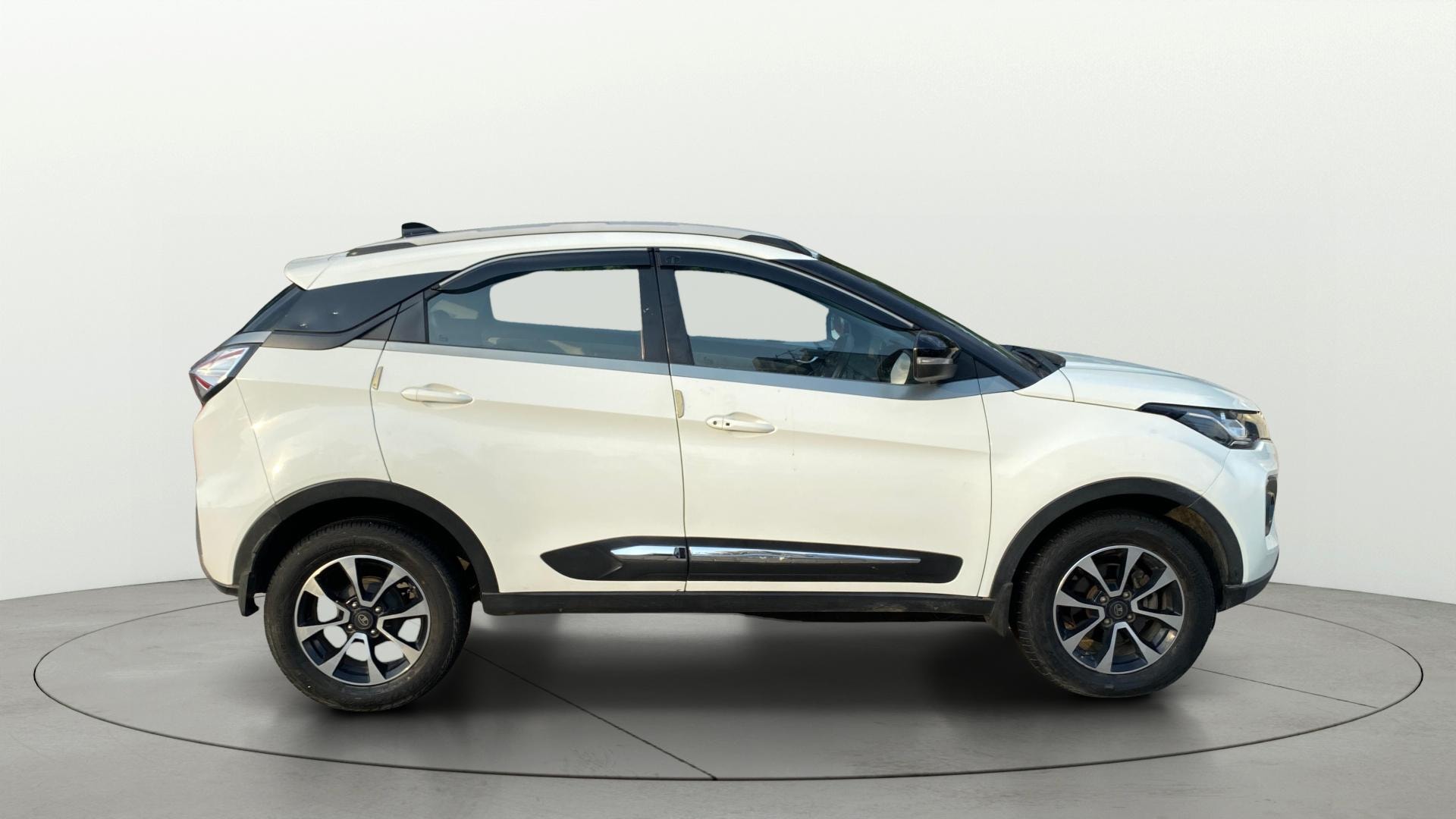 View 2021 Tata Nexon Revotron XE Image 9 Used 2021 Tata Nexon Revotron XE Image 9