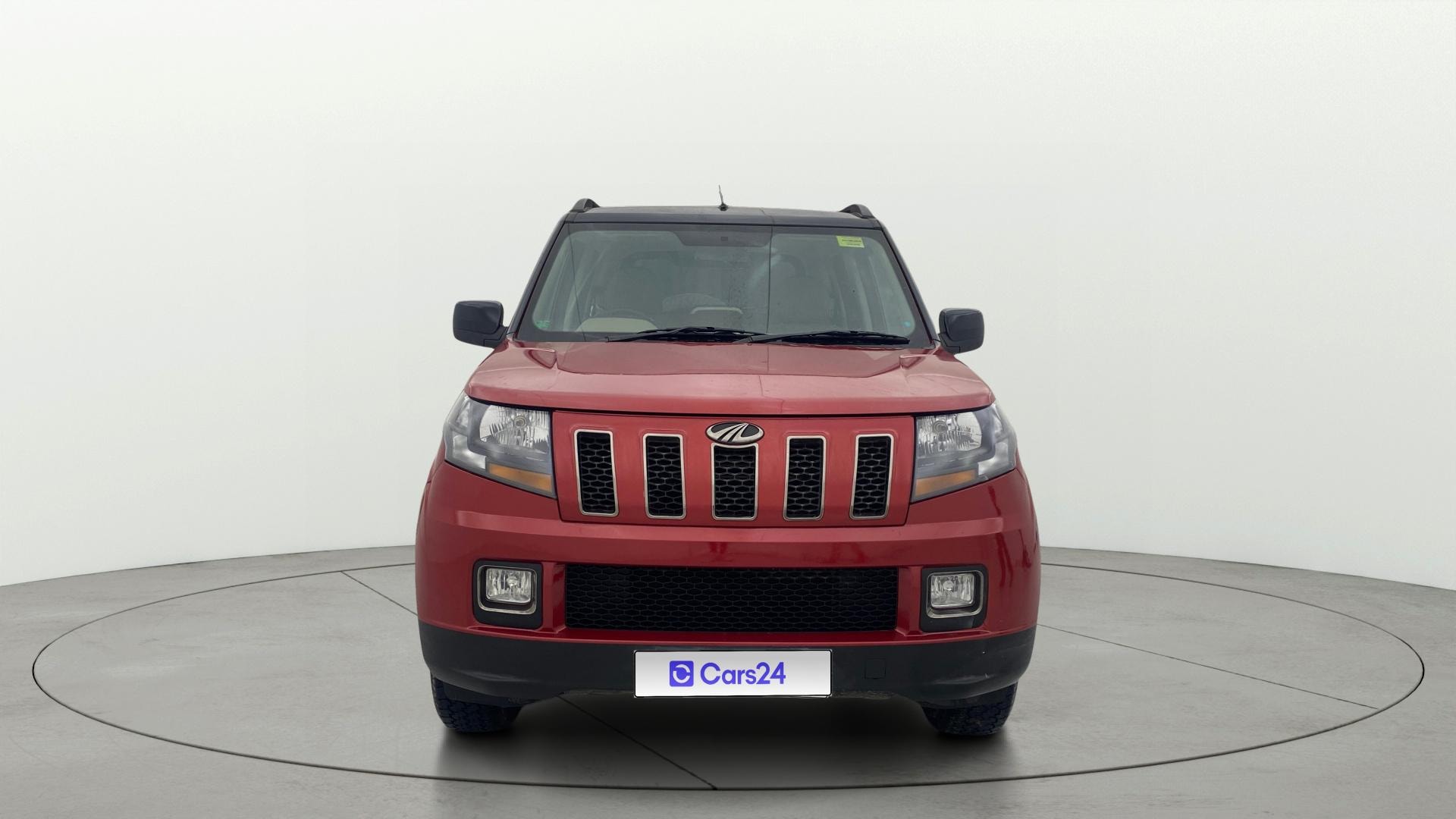 View 2018 Mahindra TUV300 T10 100HP Image 1 Used 2018 Mahindra TUV300 T10 100HP Image 1