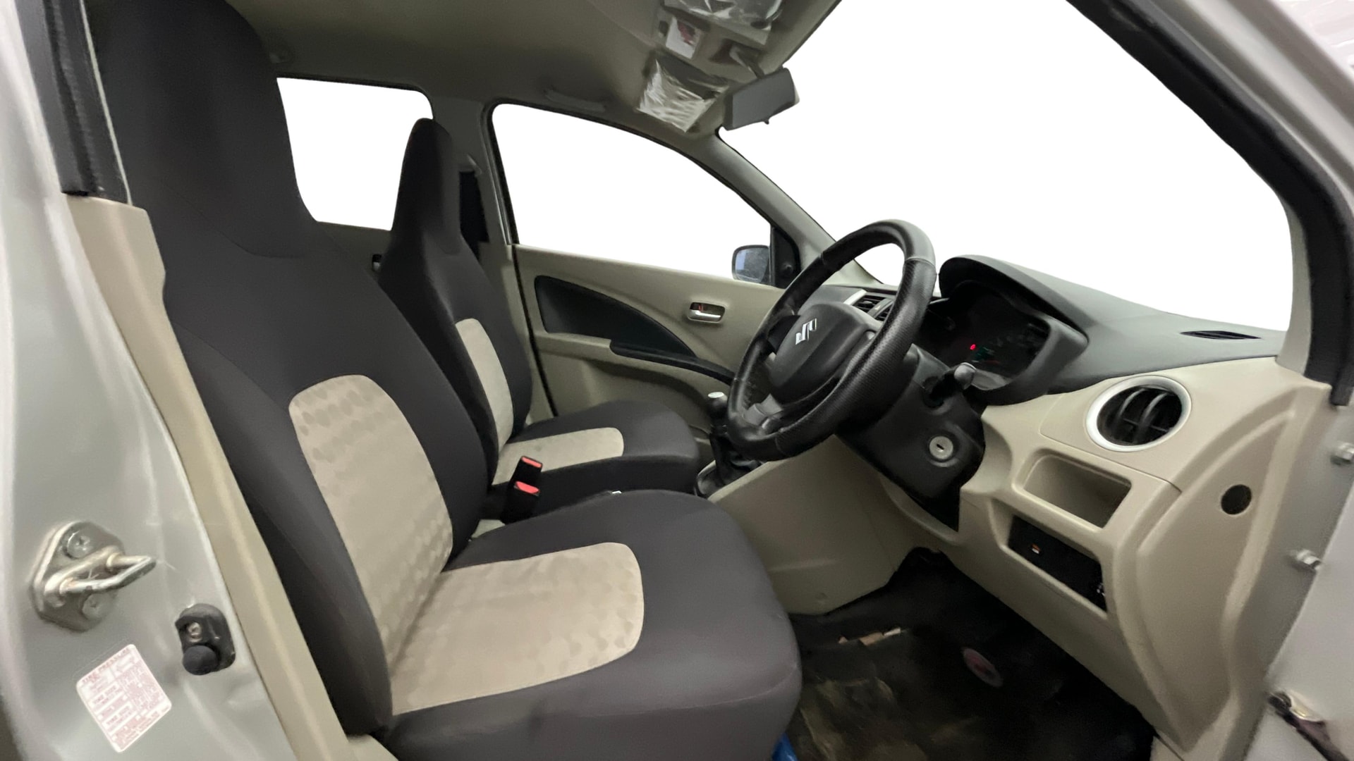 View 2015 Maruti Suzuki 1000 Base Variant Image 25 Used 2015 Maruti Suzuki 1000 Base Variant Image 25
