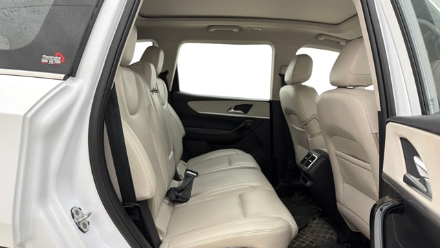 View Mahindra XUV700 Image 37 Used Mahindra XUV700 Image 37