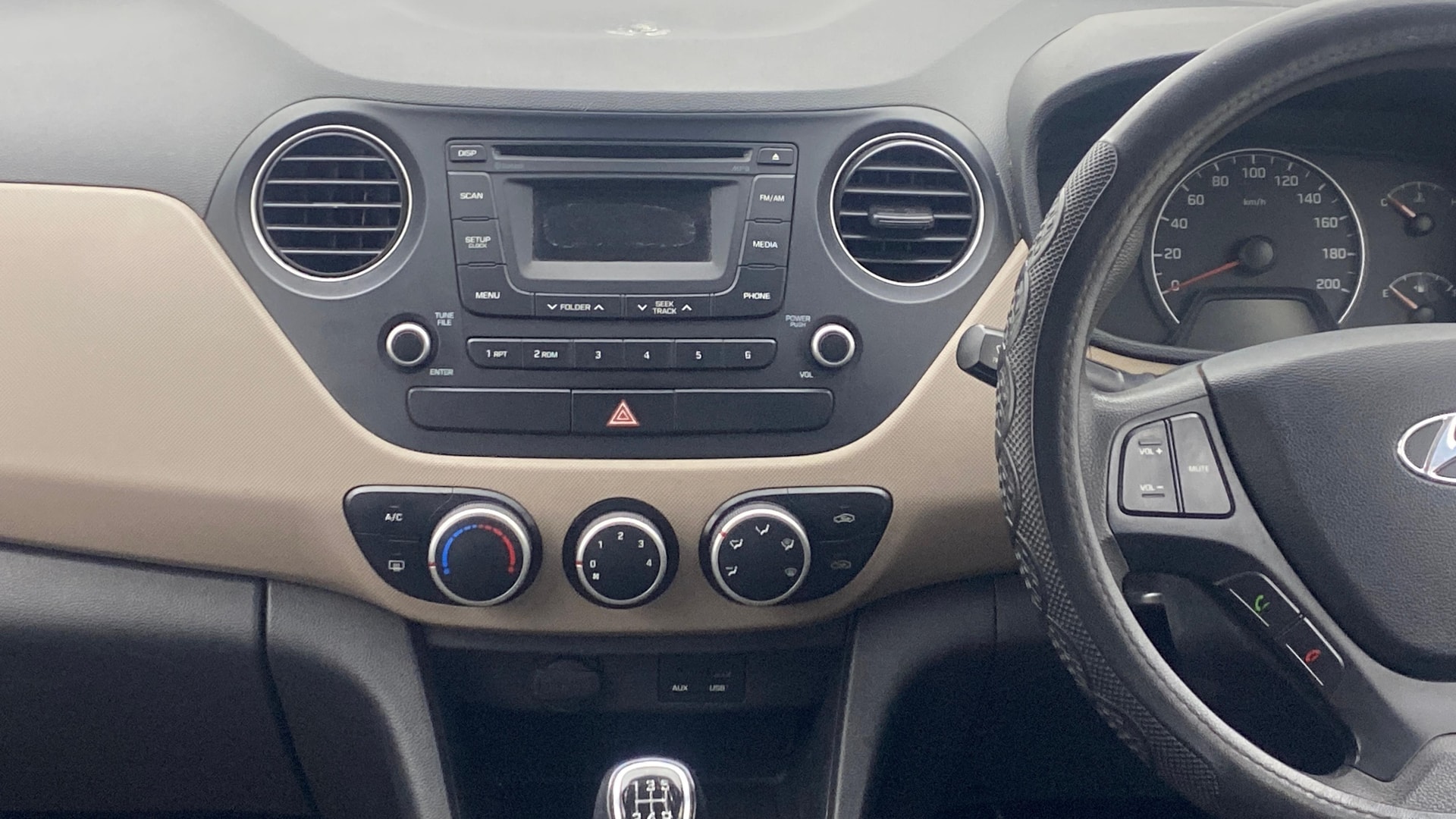 View 2015 Hyundai Grand i10 Sportz 1.2 Kappa Image 17 Used 2015 Hyundai Grand i10 Sportz 1.2 Kappa Image 17