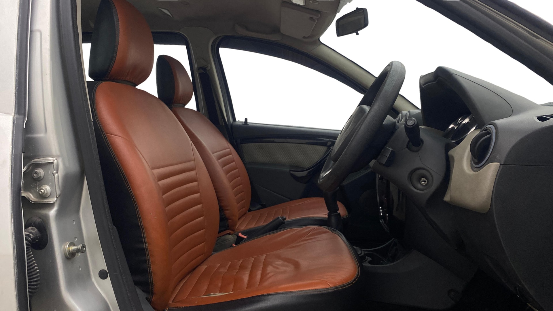 View 2015 Renault Duster Diesel 85PS STD Image 25 Used 2015 Renault Duster Diesel 85PS STD Image 25