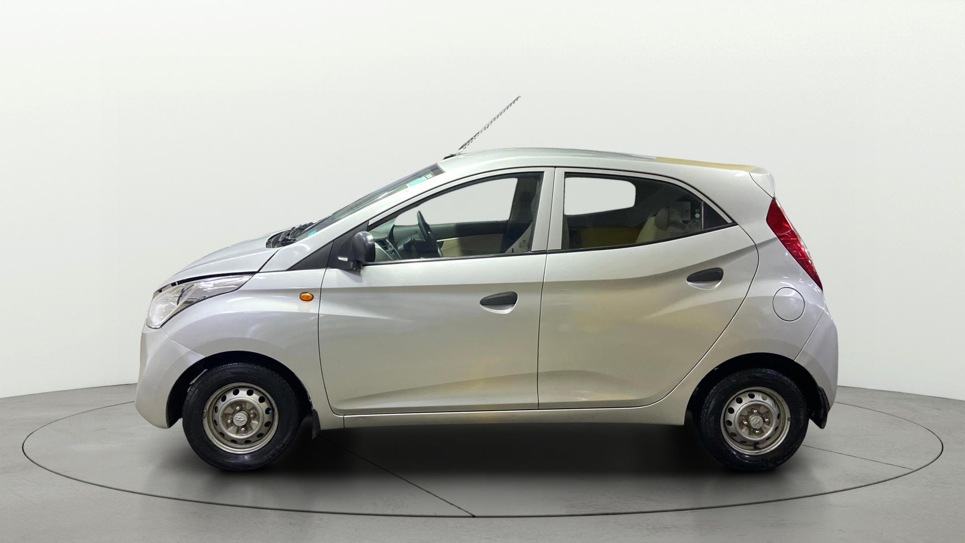 View 2017 Hyundai EON Era Plus Image 5 Used 2017 Hyundai EON Era Plus Image 5