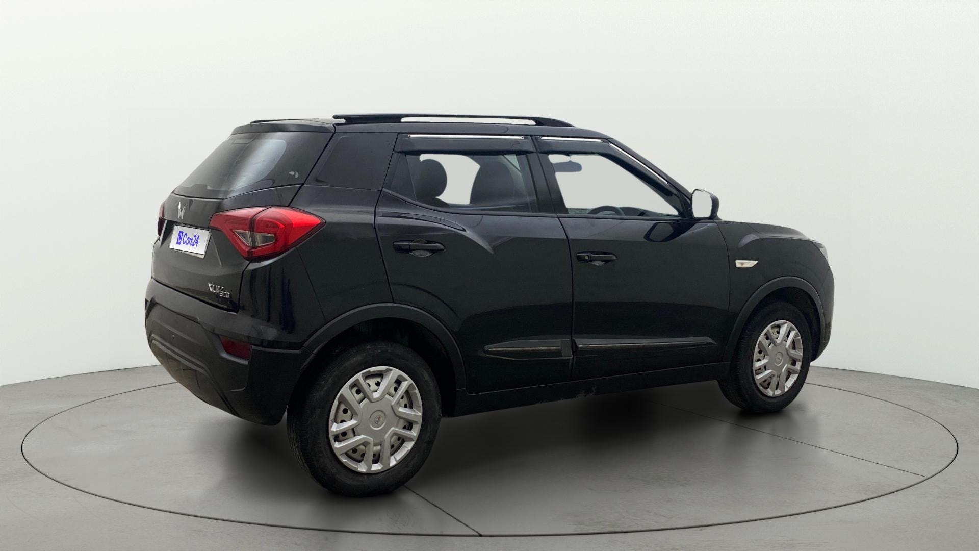 View 2024 Mahindra XUV300 W4 Petrol BS IV Image 42 Used 2024 Mahindra XUV300 W4 Petrol BS IV Image 42