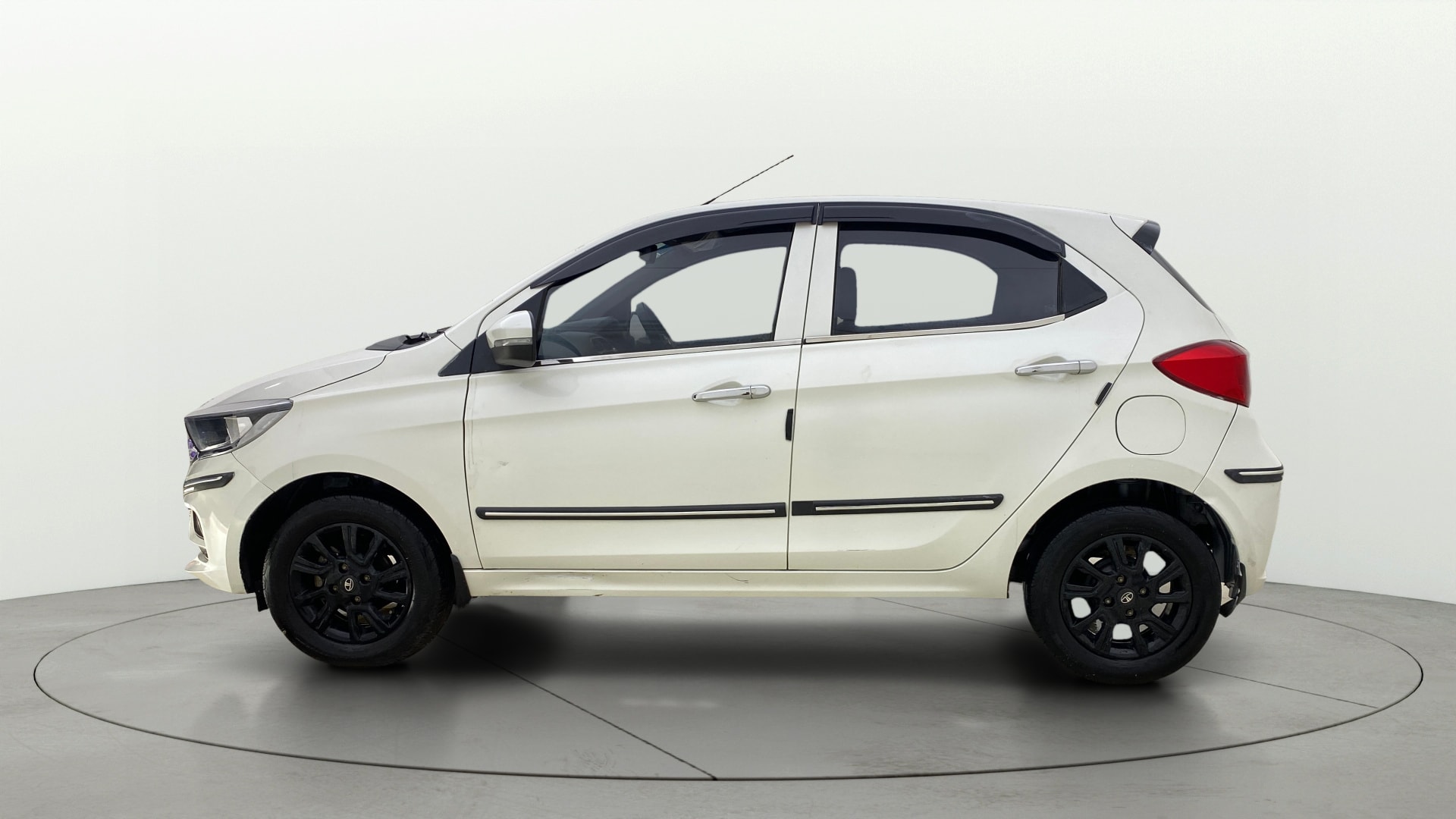 View 2021 Tata Tiago Revotorq XB Image 5 Used 2021 Tata Tiago Revotorq XB Image 5