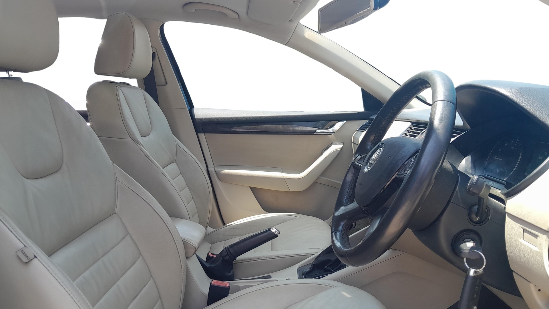 View 2014 Skoda Octavia 2.0 Elegance TDI CR AT Image 26 Used 2014 Skoda Octavia 2.0 Elegance TDI CR AT Image 26