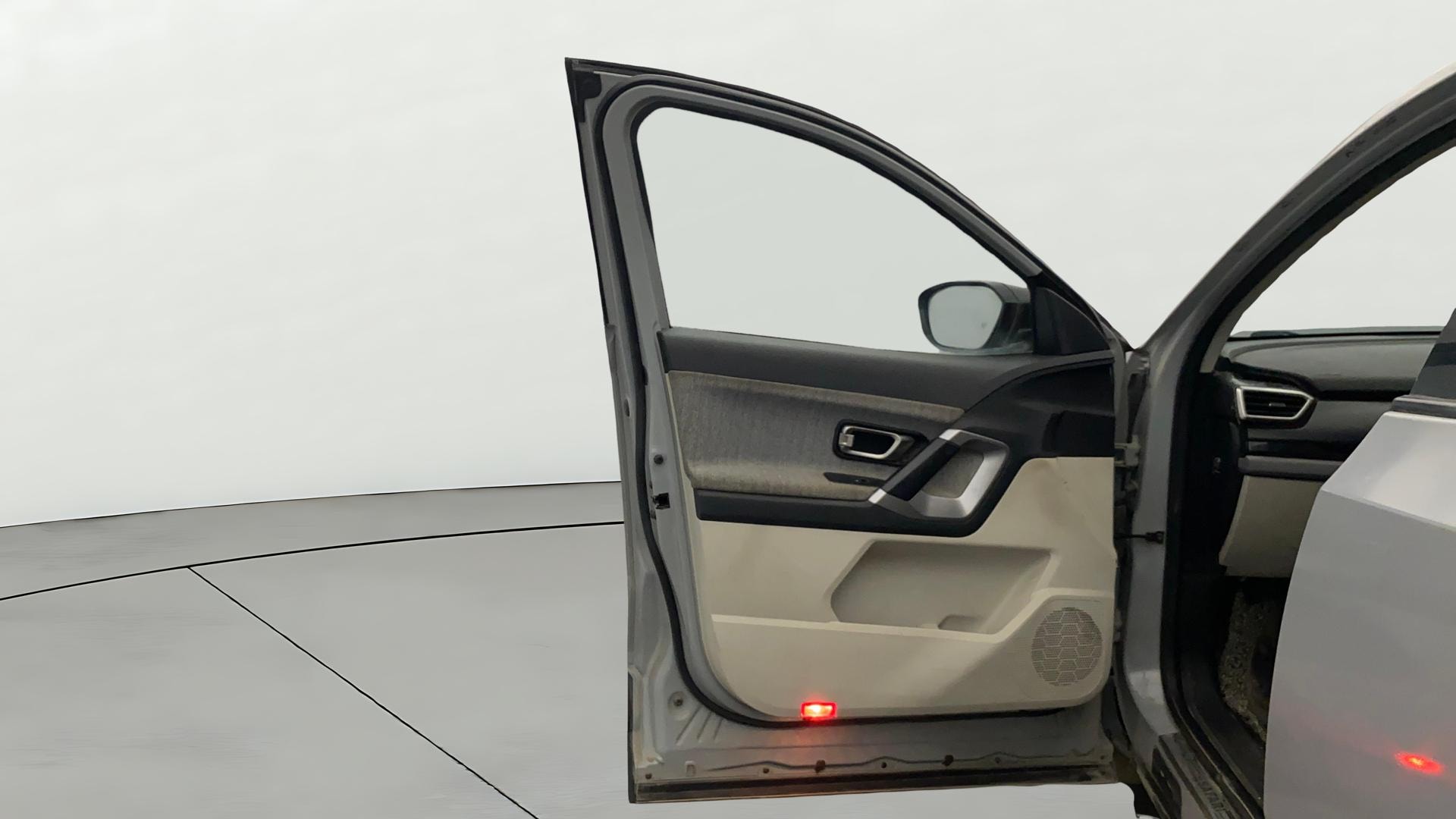 View 2024 Tata Safari Pure (O) Image 40 Used 2024 Tata Safari Pure (O) Image 40