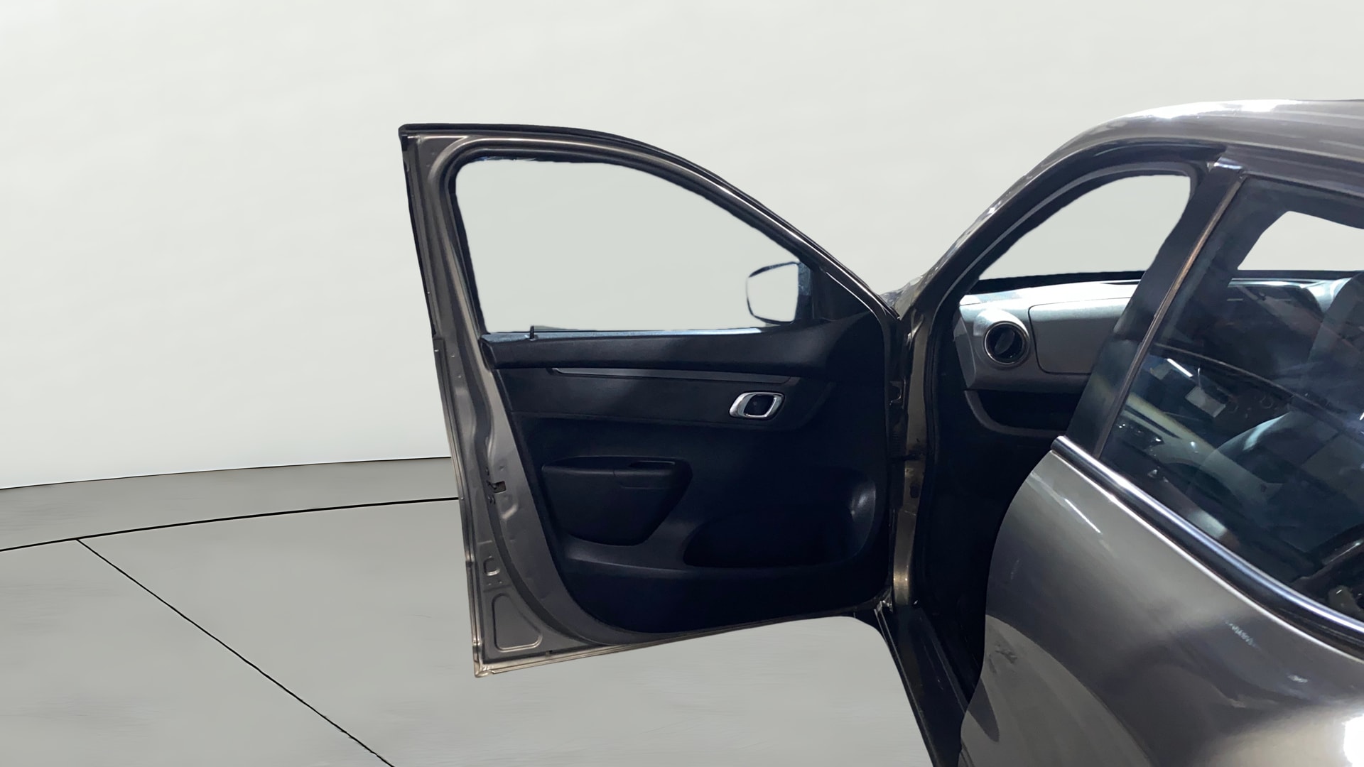 View 2019 Renault Kwid RXL 1.0 BS IV Image 31 Used 2019 Renault Kwid RXL 1.0 BS IV Image 31