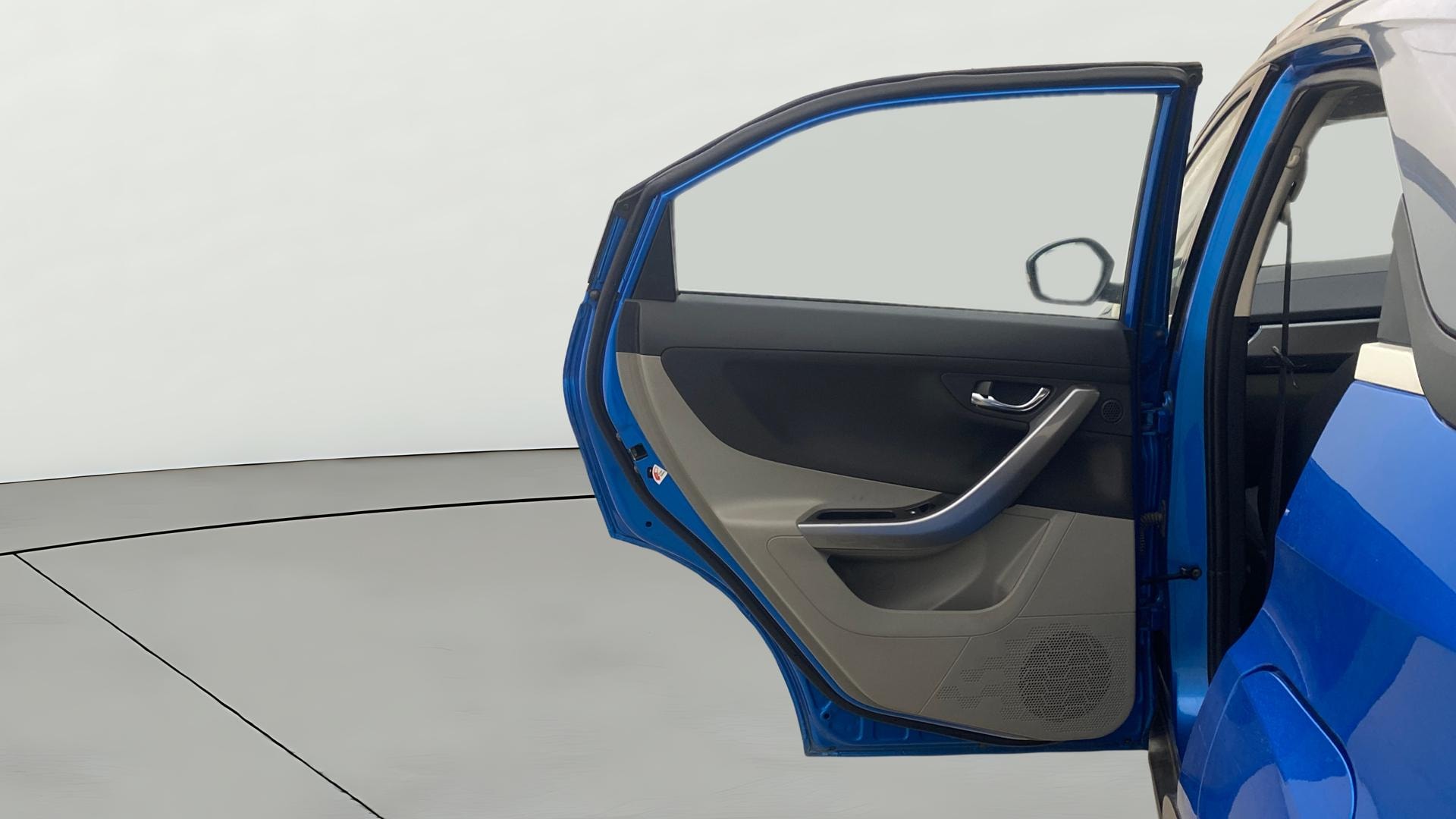 View 2017 Tata Nexon Revotron XE Image 14 Used 2017 Tata Nexon Revotron XE Image 14
