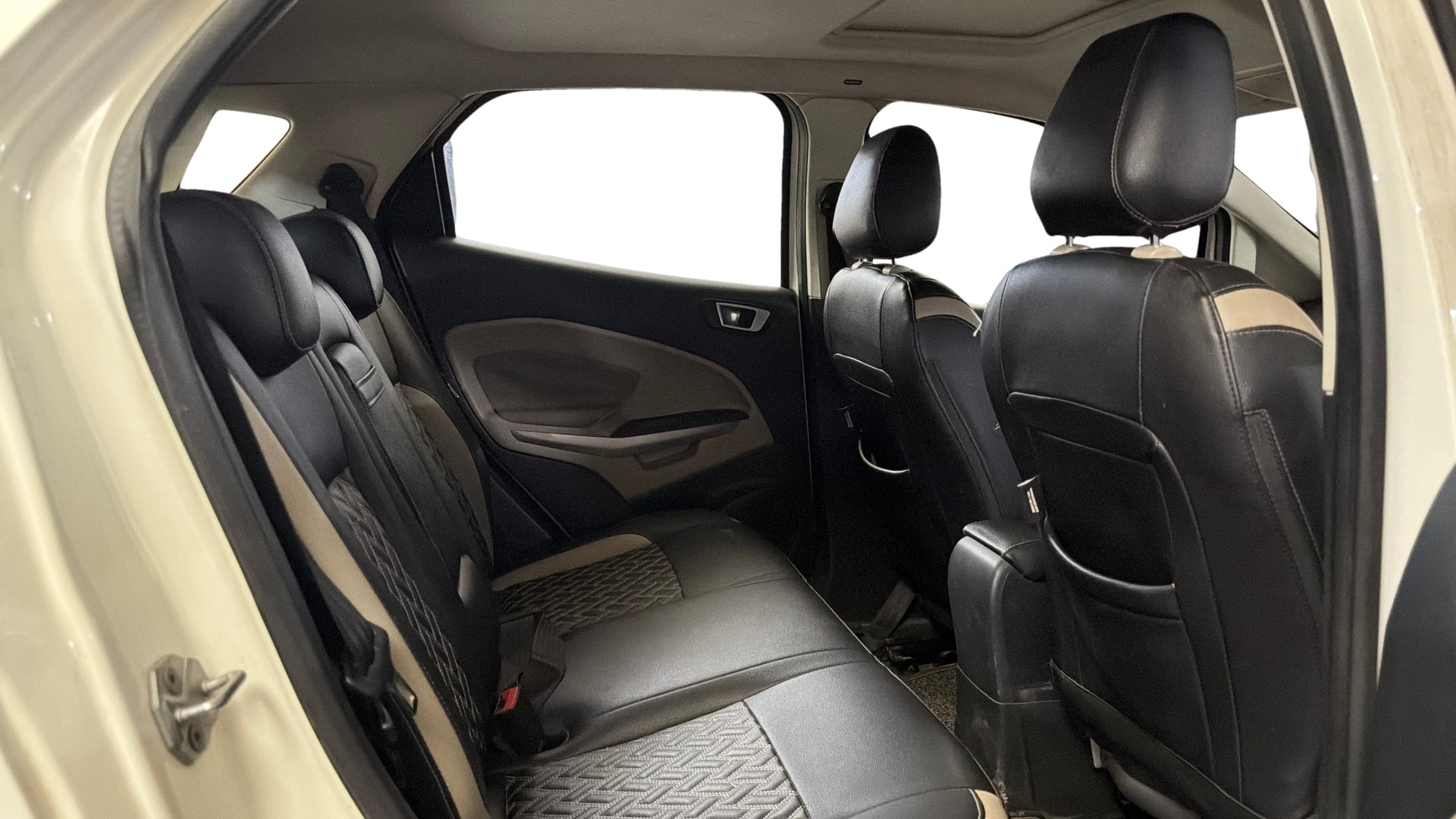 View 2019 Ford EcoSport 1.5 TDCi Diesel Ambiente BS IV Image 30 Used 2019 Ford EcoSport 1.5 TDCi Diesel Ambiente BS IV Image 30