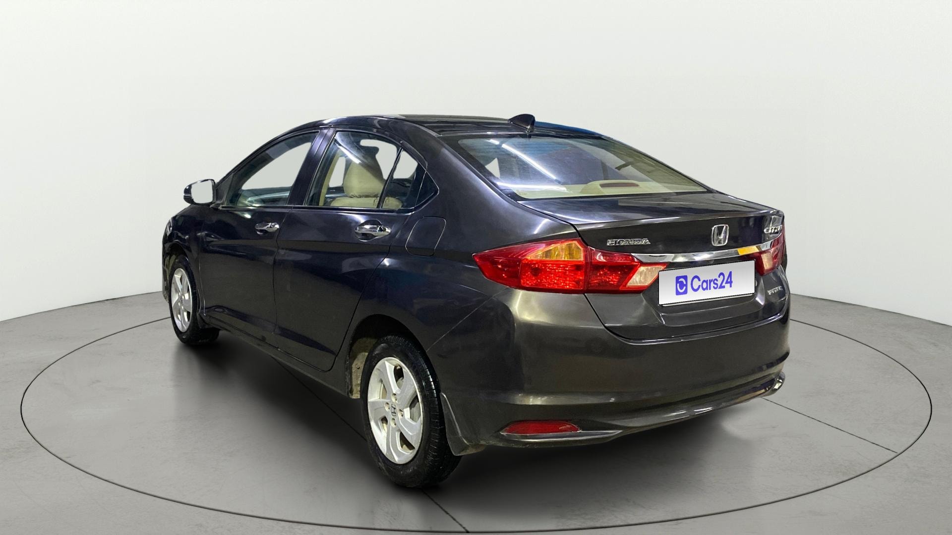 View 2017 Honda City ZX MT Diesel Anniversary Edition Image 2 Used 2017 Honda City ZX MT Diesel Anniversary Edition Image 2