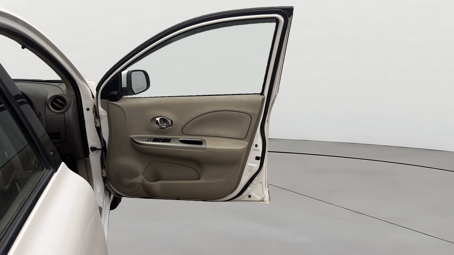 View 2015 Nissan Micra XL (CVT) Image 43 Used 2015 Nissan Micra XL (CVT) Image 43