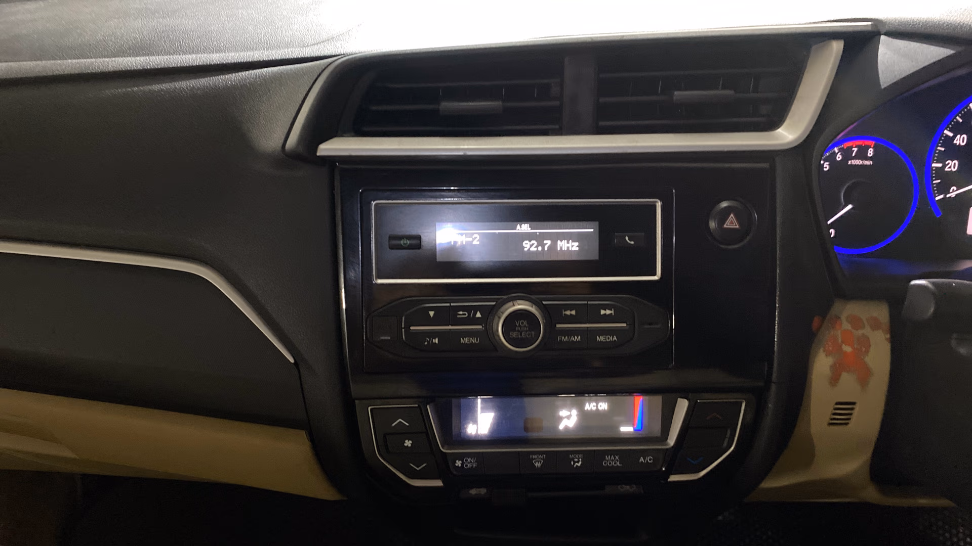 View 2016 Honda Amaze E MT Petrol BS IV Image 17 Used 2016 Honda Amaze E MT Petrol BS IV Image 17