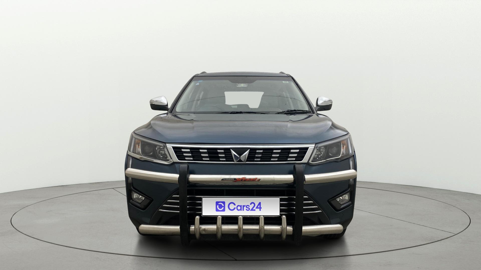 View 2022 Mahindra XUV300 W4 Petrol BS IV Image 1 Used 2022 Mahindra XUV300 W4 Petrol BS IV Image 1