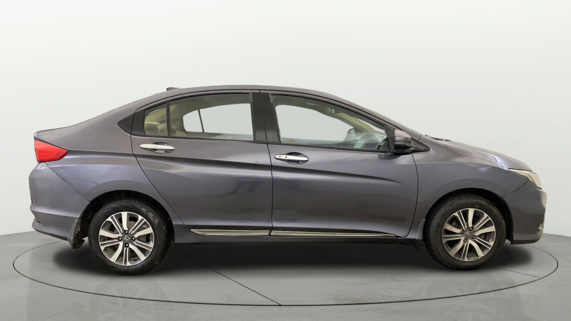 View 2017 Honda City ZX MT Diesel Anniversary Edition Image 27 Used 2017 Honda City ZX MT Diesel Anniversary Edition Image 27