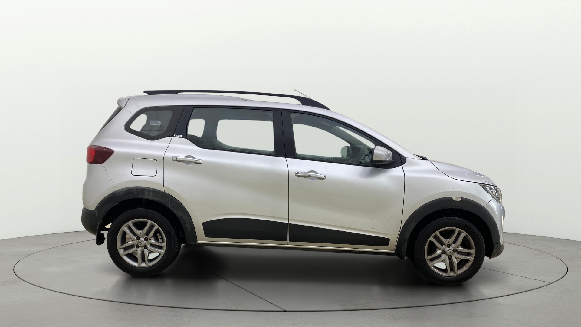 View 2020 Renault Triber RXZ Image 28 Used 2020 Renault Triber RXZ Image 28