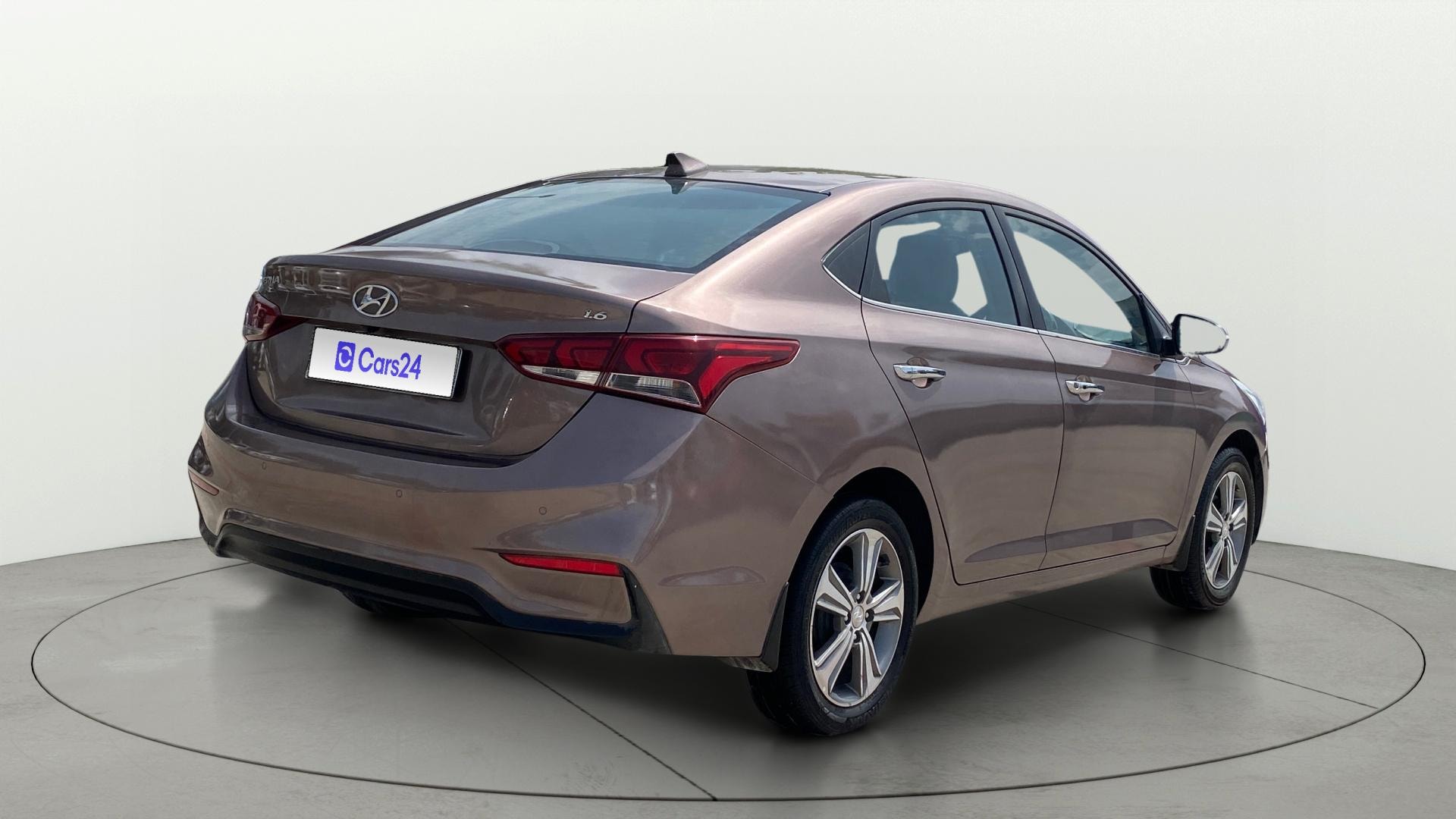View 2018 Hyundai Verna 1.6 VTVT SX (O) AT Image 45 Used 2018 Hyundai Verna 1.6 VTVT SX (O) AT Image 45
