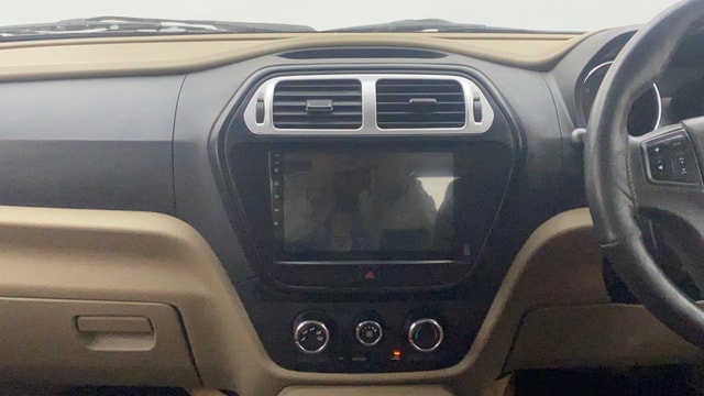 View Mahindra TUV300 Image 32 Used Mahindra TUV300 Image 32
