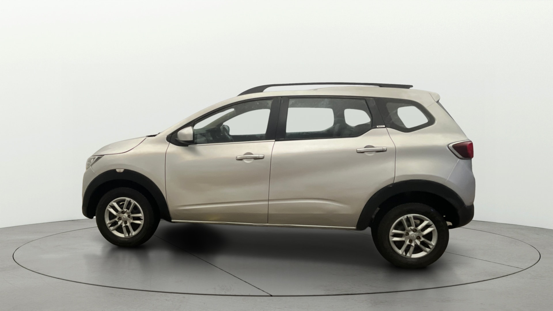 View 2020 Renault Triber RXT Image 5 Used 2020 Renault Triber RXT Image 5