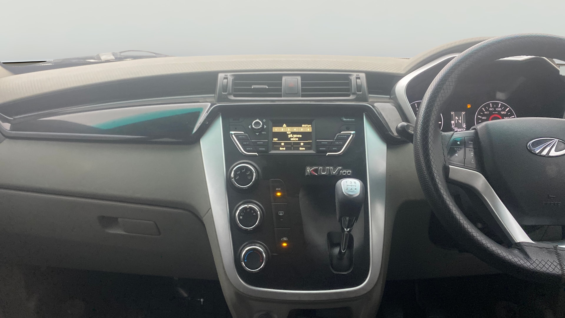 View 2016 Mahindra KUV100 K8 Diesel 5 Seater BS IV Image 17 Used 2016 Mahindra KUV100 K8 Diesel 5 Seater BS IV Image 17