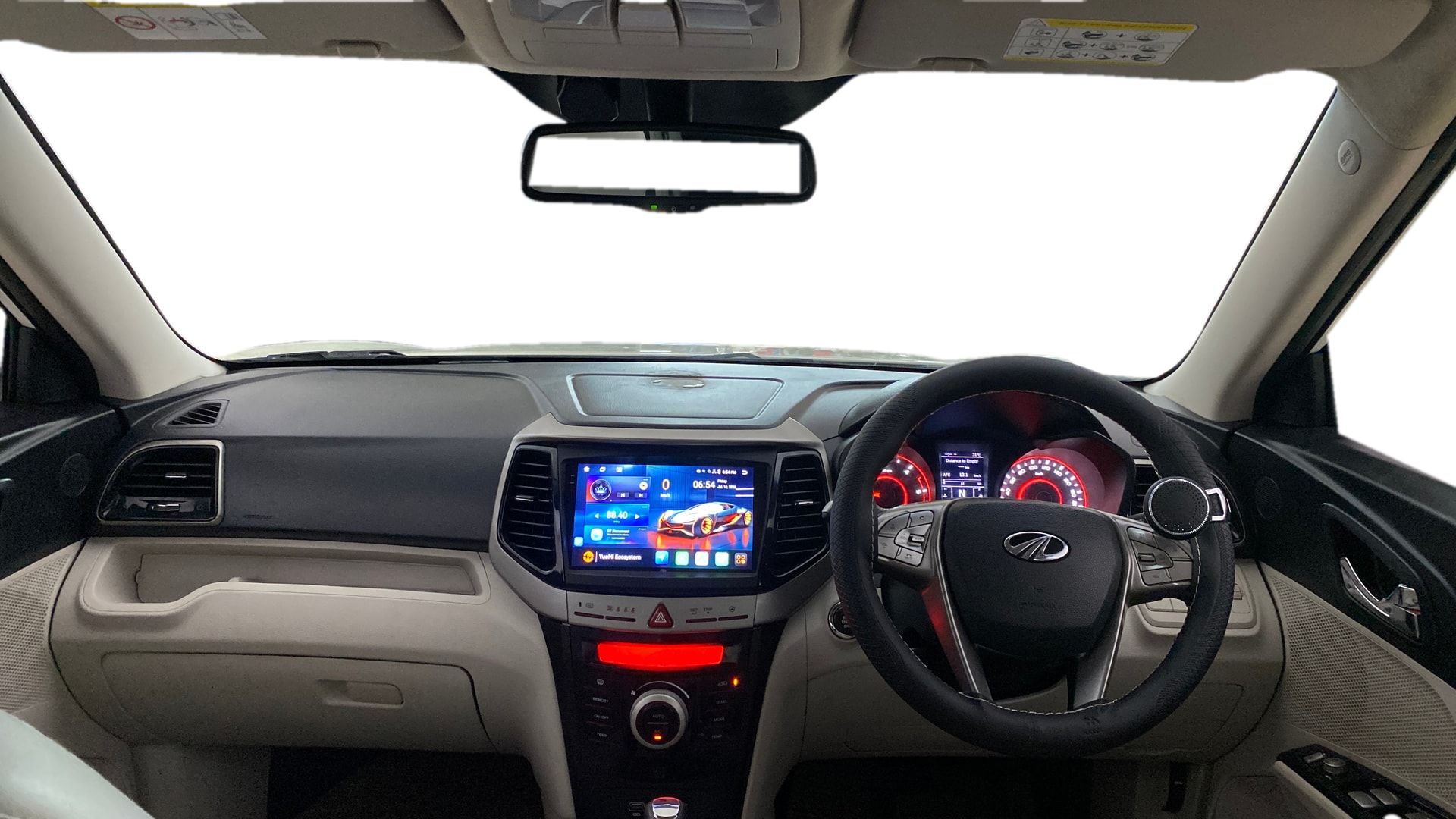 View 2021 Mahindra XUV300 W4 Petrol BS IV Image 15 Used 2021 Mahindra XUV300 W4 Petrol BS IV Image 15