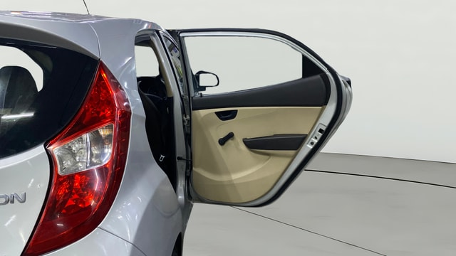 View Hyundai EON Image 5 Used Hyundai EON Image 5
