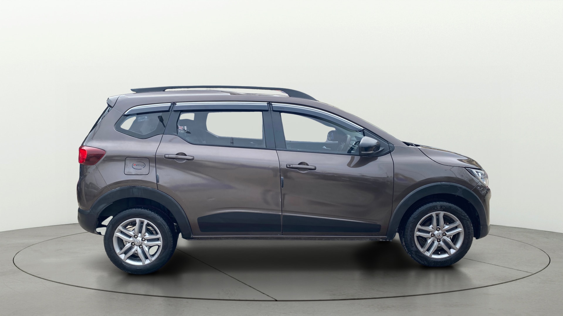 View 2022 Renault Triber RXZ Image 28 Used 2022 Renault Triber RXZ Image 28