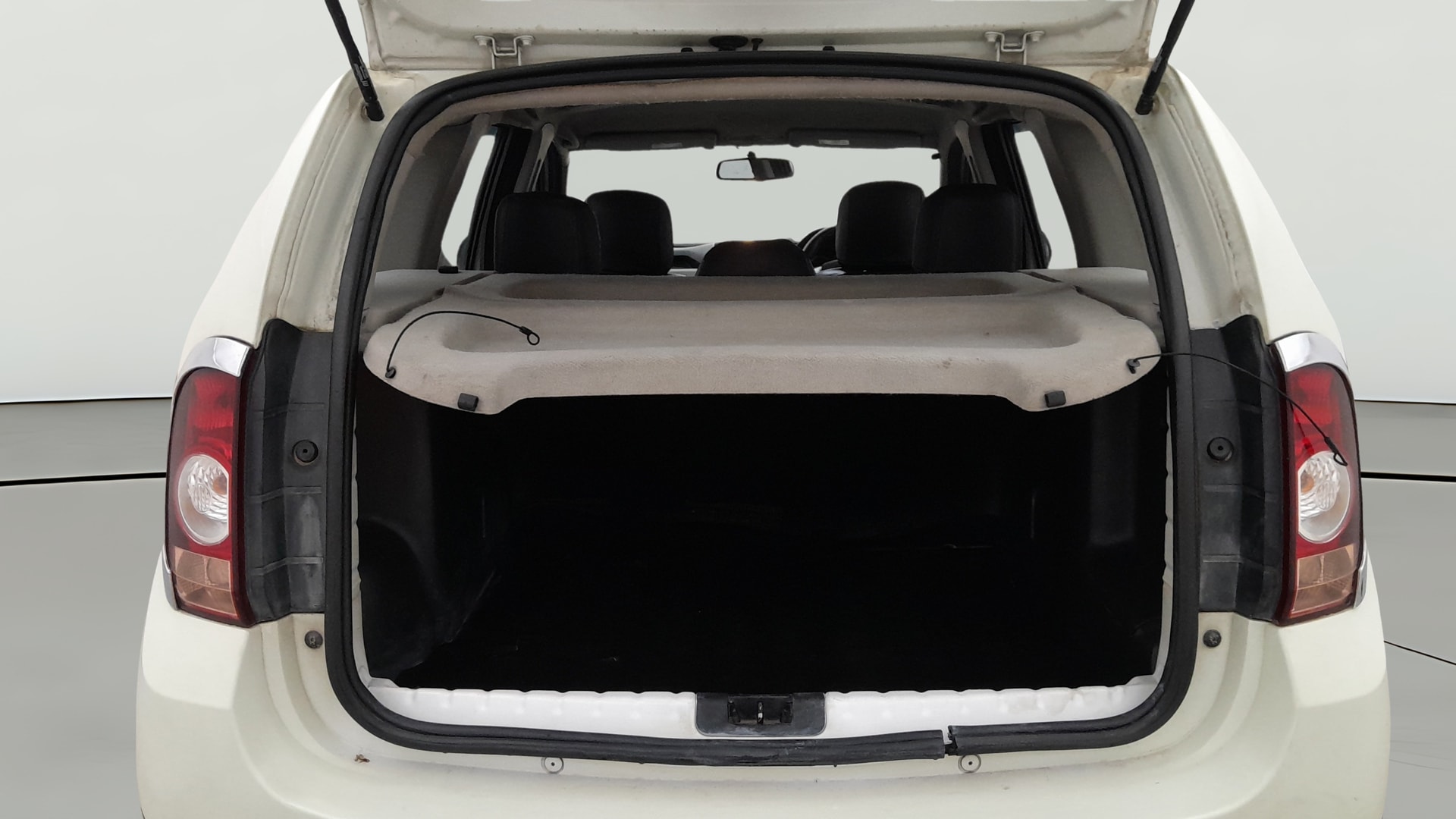 View 2015 Renault Duster Diesel 85PS 4x2 MT Image 39 Used 2015 Renault Duster Diesel 85PS 4x2 MT Image 39
