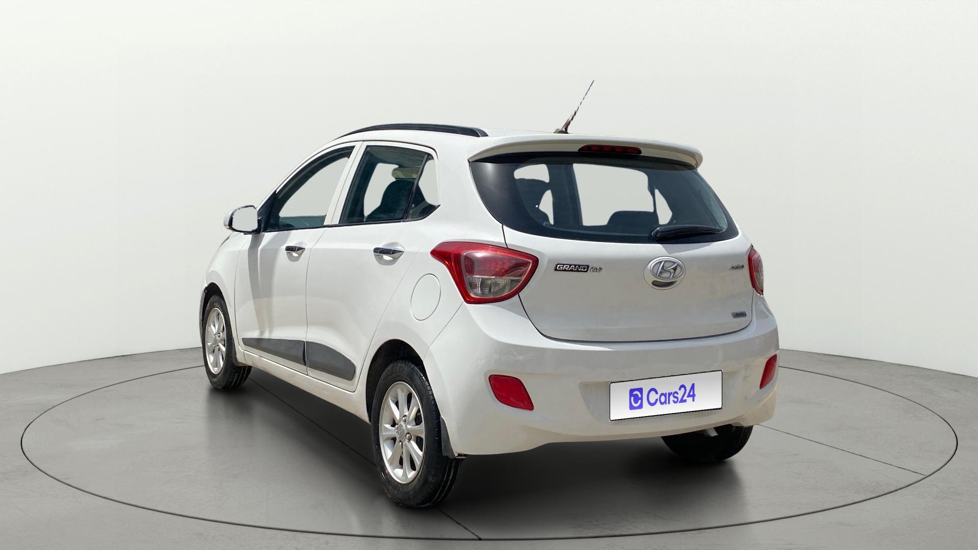 View 2016 Hyundai Grand i10 Asta AT 1.2 Kappa VTVT Image 2 Used 2016 Hyundai Grand i10 Asta AT 1.2 Kappa VTVT Image 2