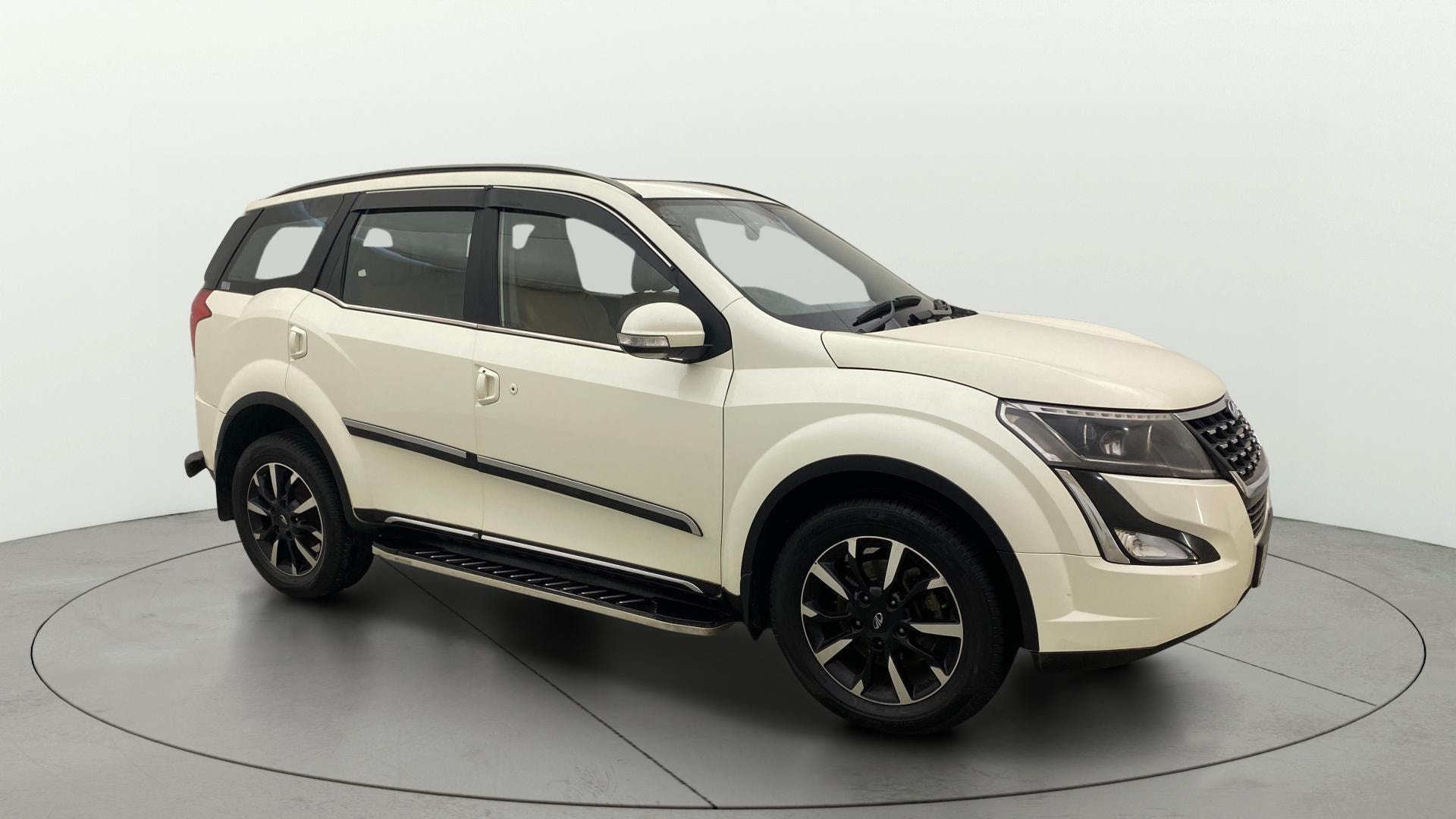 View 2021 Mahindra XUV500 W11 Image 15 Used 2021 Mahindra XUV500 W11 Image 15