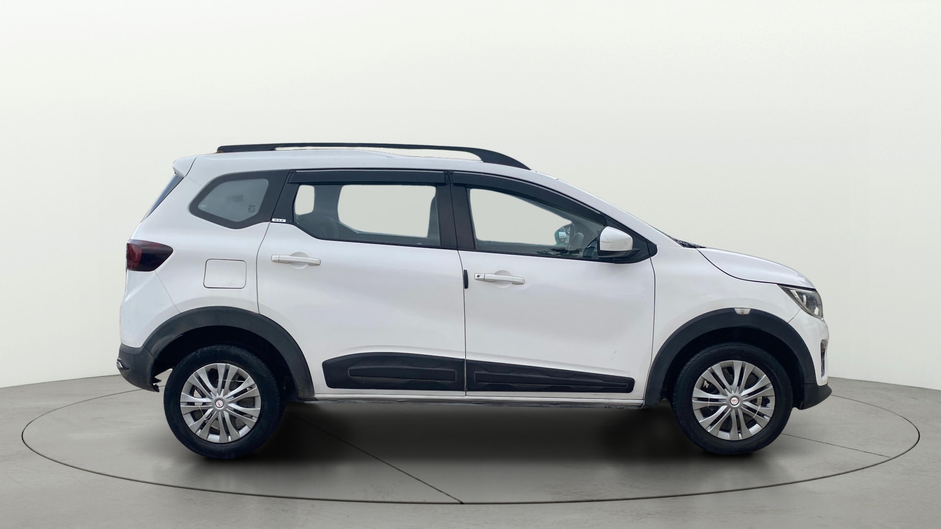 View 2019 Renault Triber RXZ Image 8 Used 2019 Renault Triber RXZ Image 8
