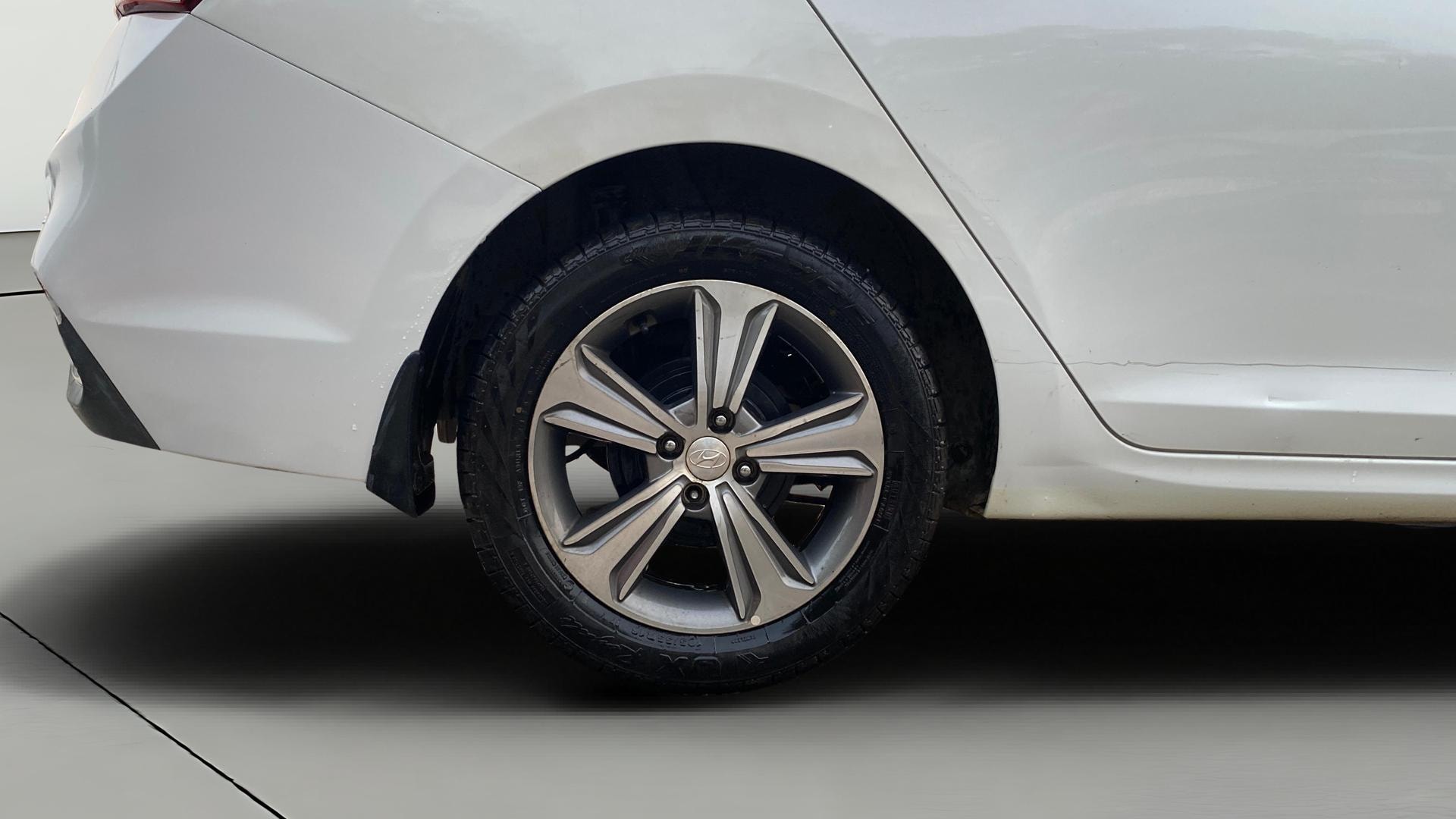 View 2019 Hyundai Verna 1.6 VTVT SX (O) AT Image 25 Used 2019 Hyundai Verna 1.6 VTVT SX (O) AT Image 25