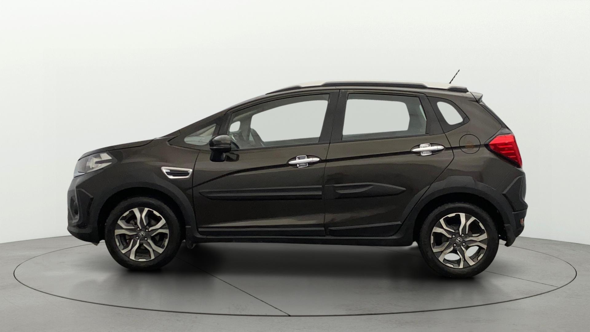 View 2017 Honda WR-V S MT Diesel Edge Edition Image 5 Used 2017 Honda WR-V S MT Diesel Edge Edition Image 5