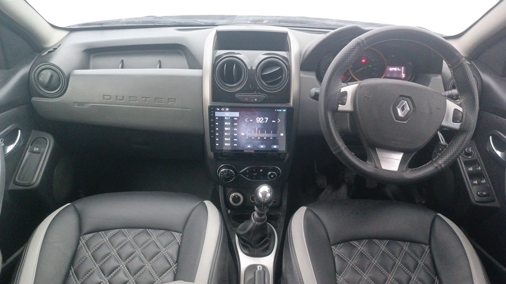View 2019 Renault Duster Diesel 110PS RXZ AMT Image 15 Used 2019 Renault Duster Diesel 110PS RXZ AMT Image 15