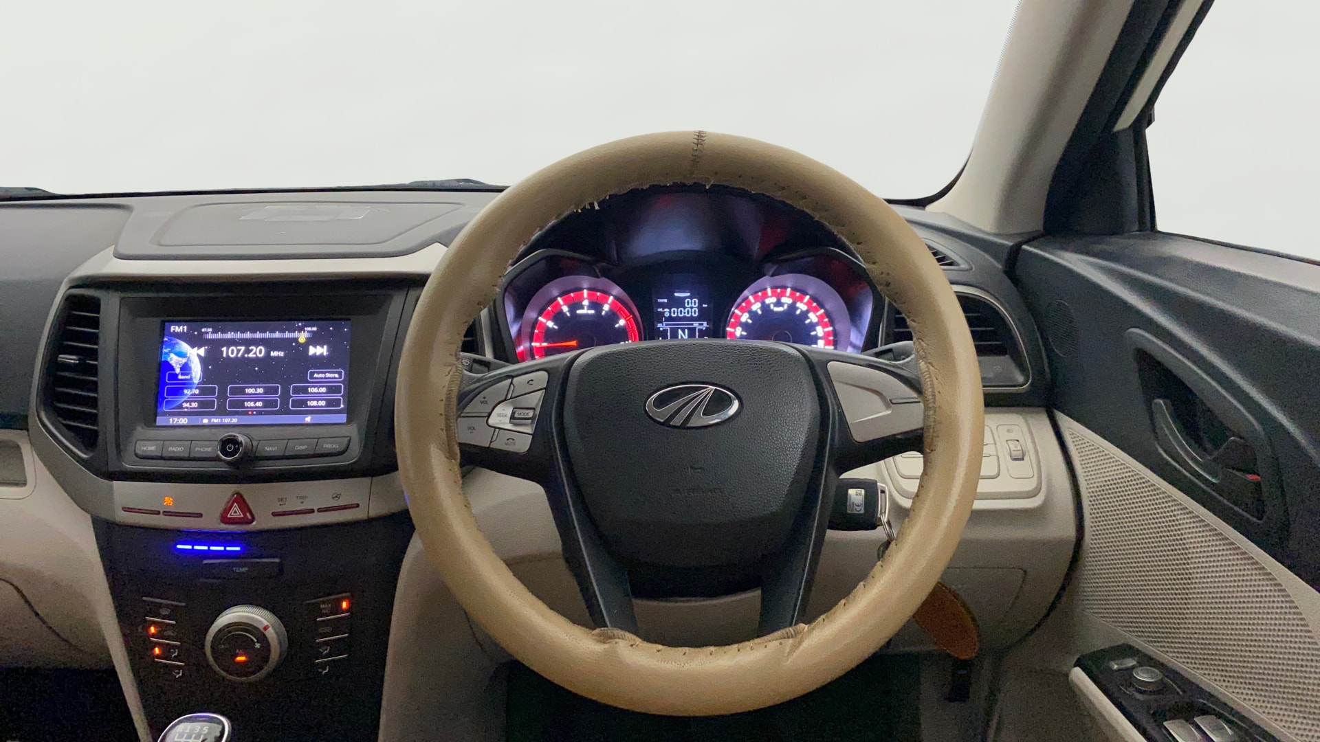 View 2020 Mahindra XUV300 W4 Petrol BS IV Image 12 Used 2020 Mahindra XUV300 W4 Petrol BS IV Image 12