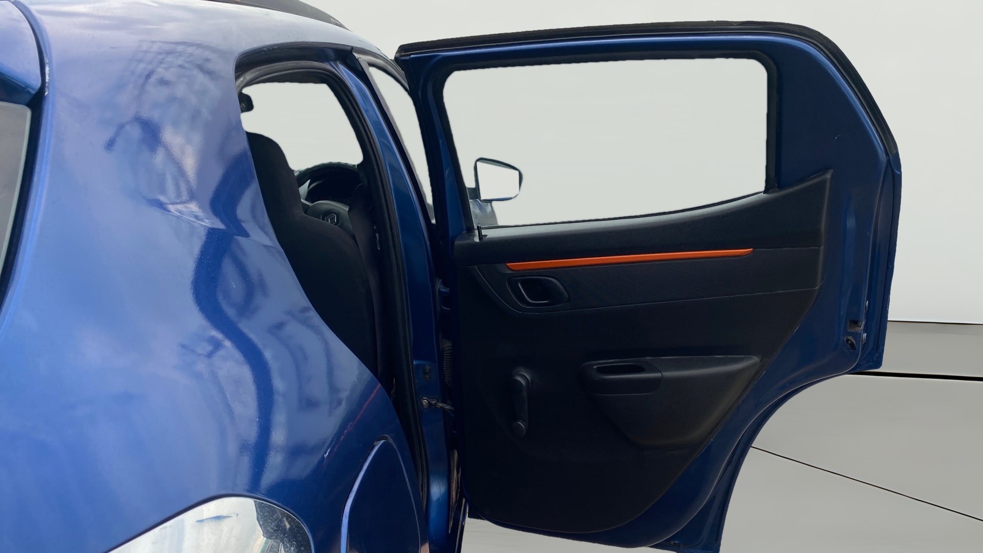 View 2017 Renault Kwid RXT 1.0 Driver Airbag Option Image 7 Used 2017 Renault Kwid RXT 1.0 Driver Airbag Option Image 7