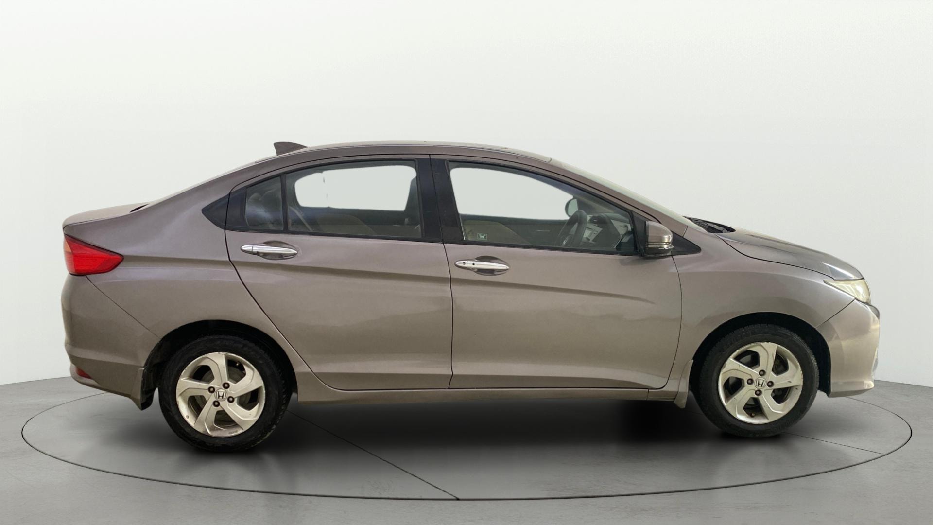 View 2015 Honda City ZX MT Diesel Anniversary Edition Image 9 Used 2015 Honda City ZX MT Diesel Anniversary Edition Image 9