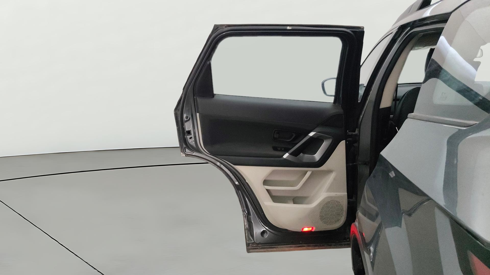 View 2022 Tata Safari XM Image 23 Used 2022 Tata Safari XM Image 23
