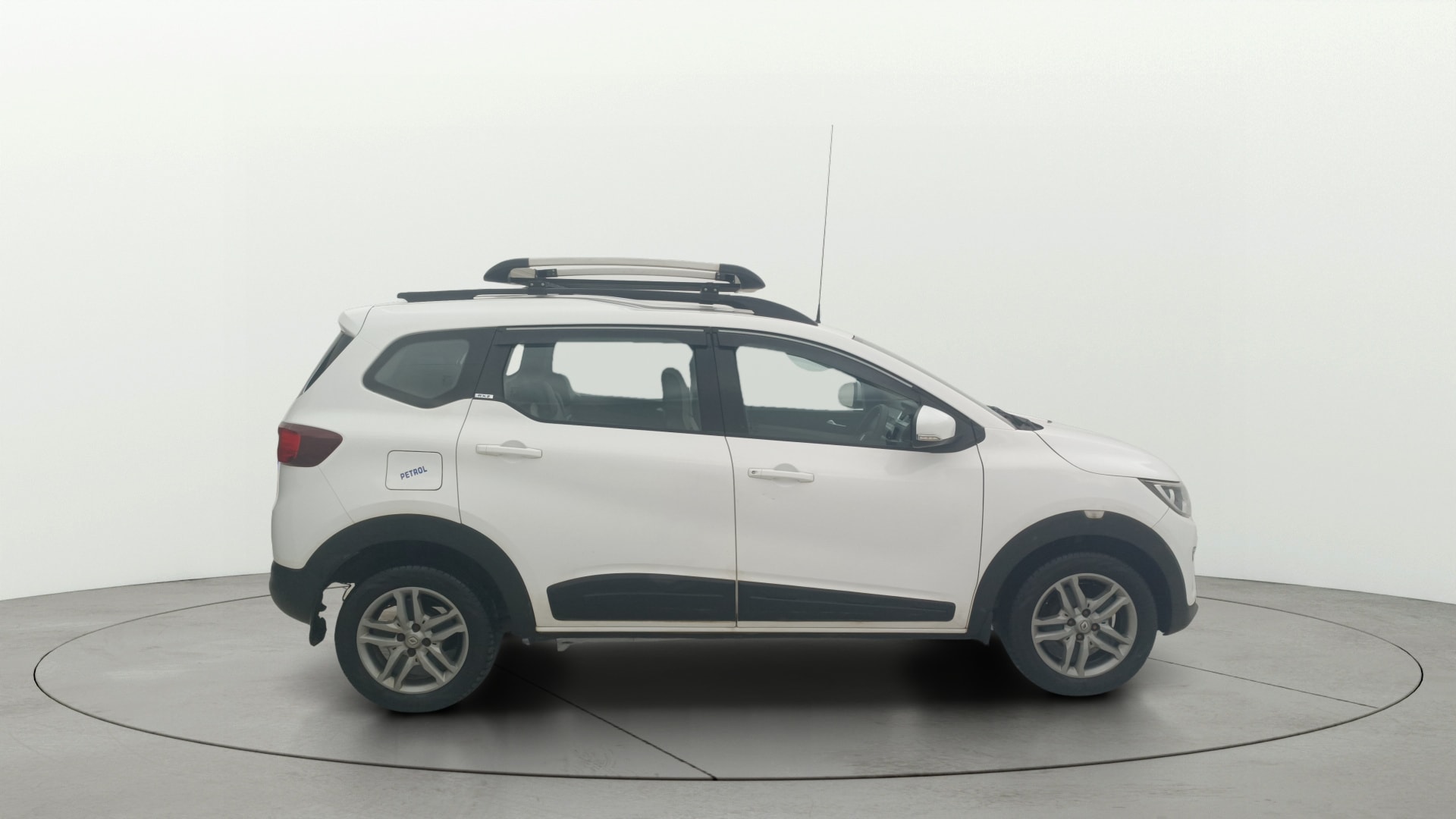 View 2020 Renault Triber RXZ AMT Image 28 Used 2020 Renault Triber RXZ AMT Image 28