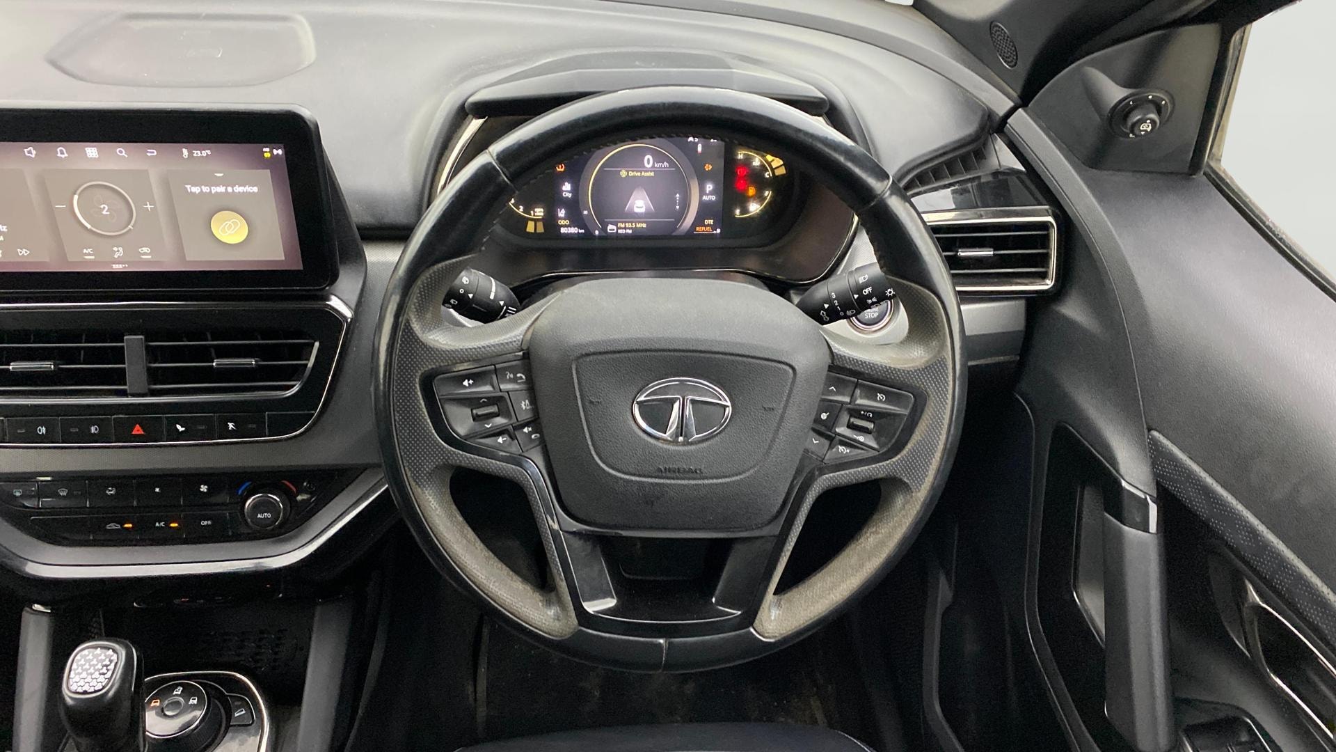 View 2023 Tata Safari XZA Plus Option Dark Image 14 Used 2023 Tata Safari XZA Plus Option Dark Image 14