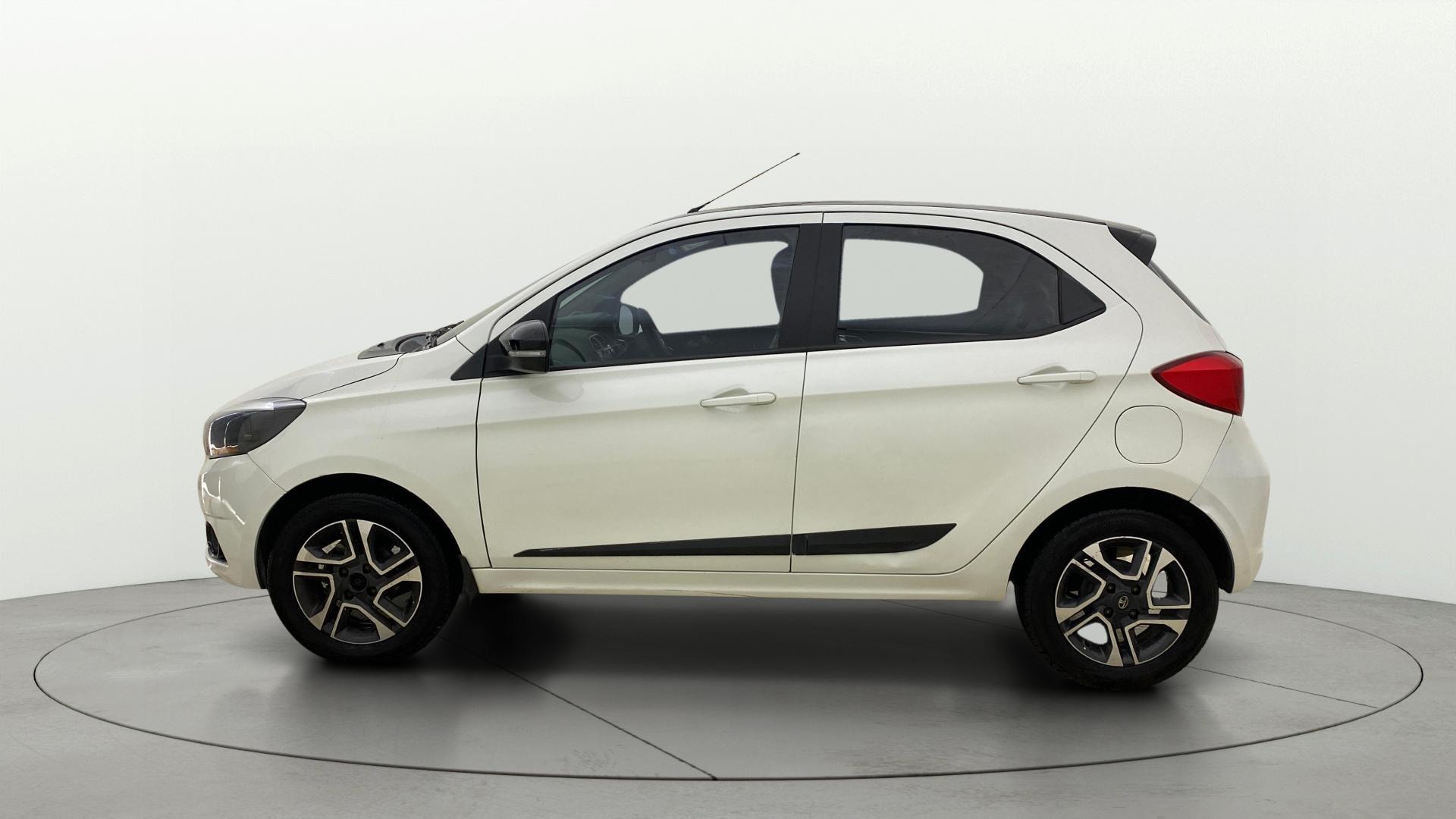 View 2019 Tata Tiago Revotorq XB Image 5 Used 2019 Tata Tiago Revotorq XB Image 5