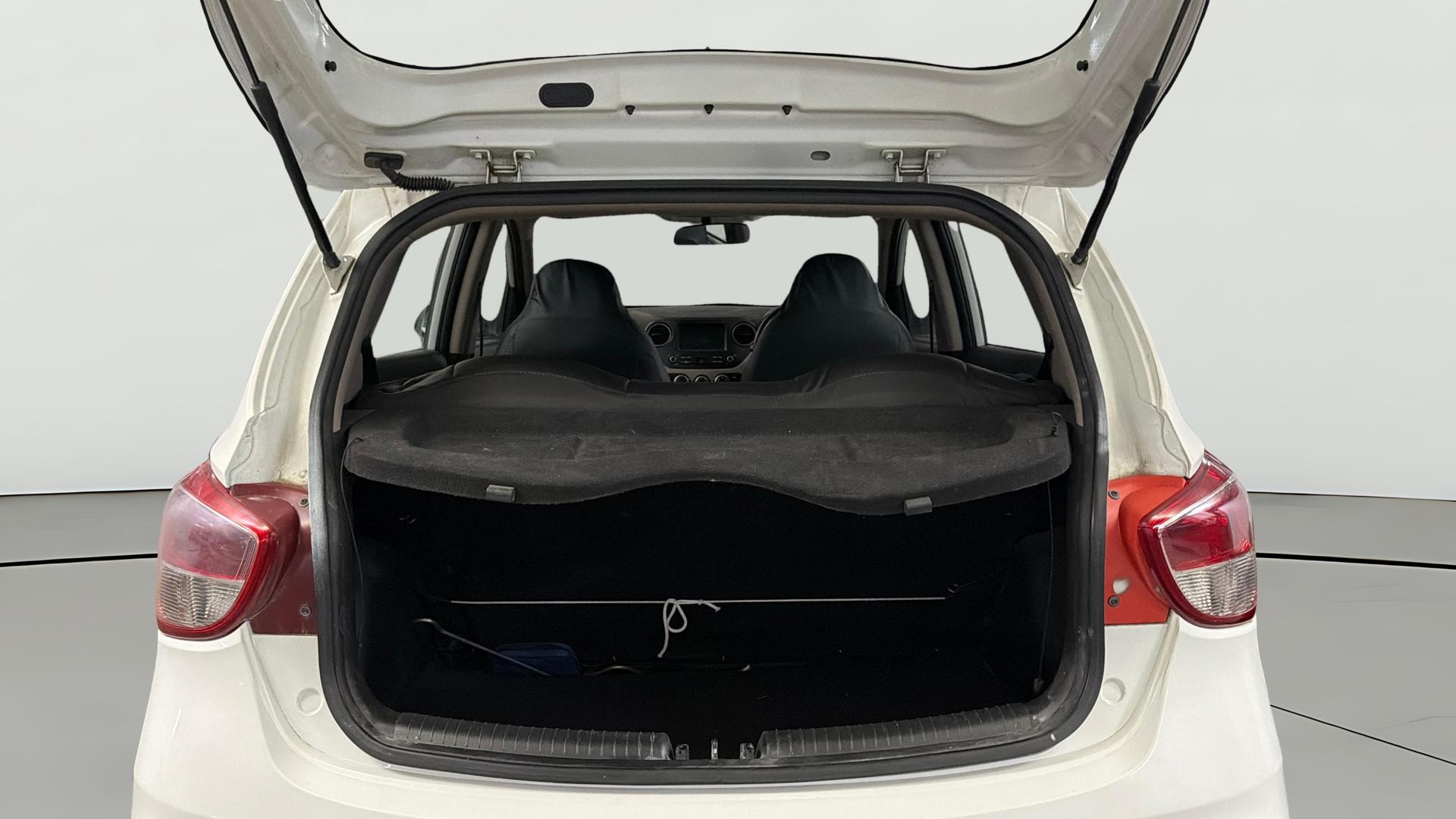 View 2018 Hyundai Grand i10 1.2 Sportz AT Petrol Image 37 Used 2018 Hyundai Grand i10 1.2 Sportz AT Petrol Image 37