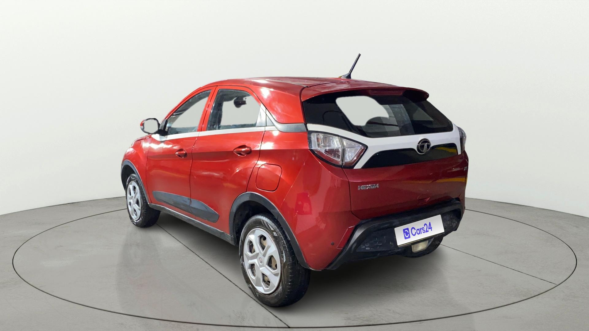 View 2018 Tata Nexon Revotron XM Image 2 Used 2018 Tata Nexon Revotron XM Image 2