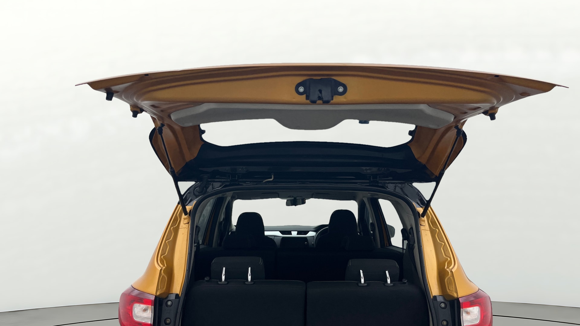 View 2022 Renault Triber RXZ Image 17 Used 2022 Renault Triber RXZ Image 17