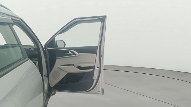 View Kia Carens Image 46 Used Kia Carens Image 46